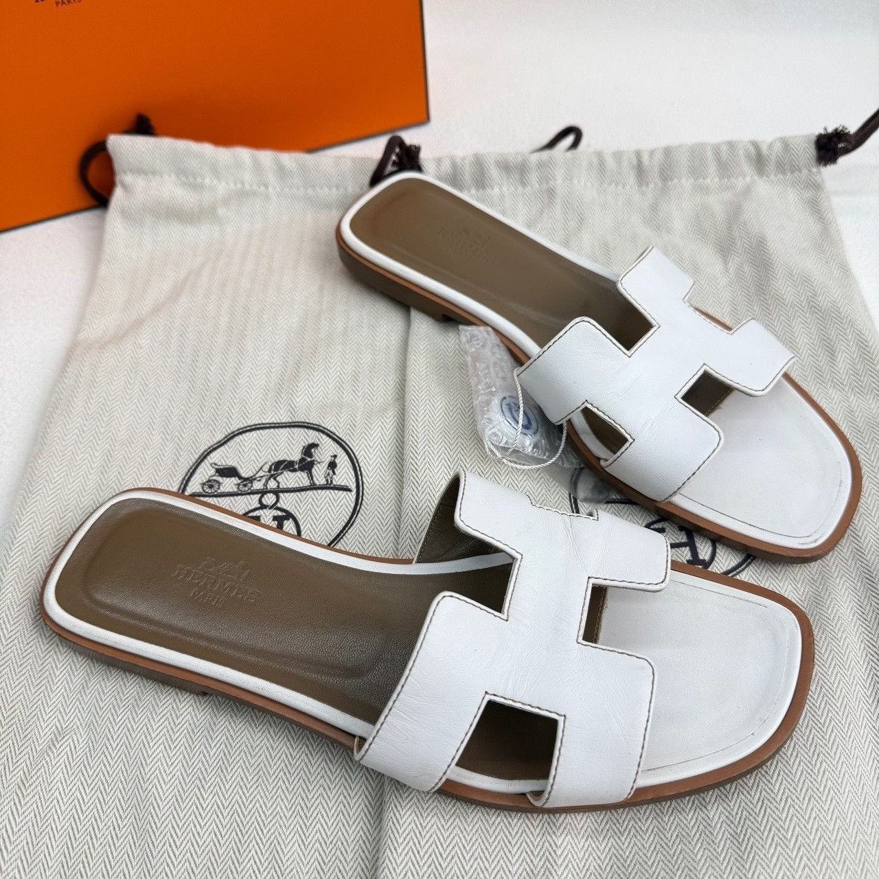 Hermes Hermes Oran Leather Sandals Size 37 Size US 7 / IT 37 - 5 Thumbnail