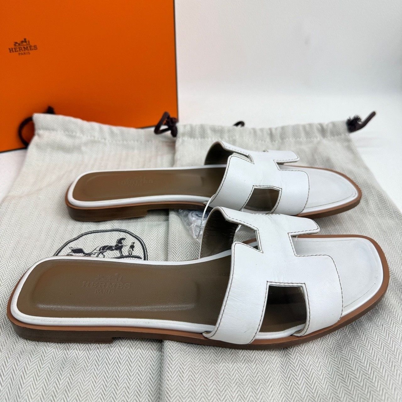 Hermes Hermes Oran Leather Sandals Size 37 Size US 7 / IT 37 - 6 Thumbnail