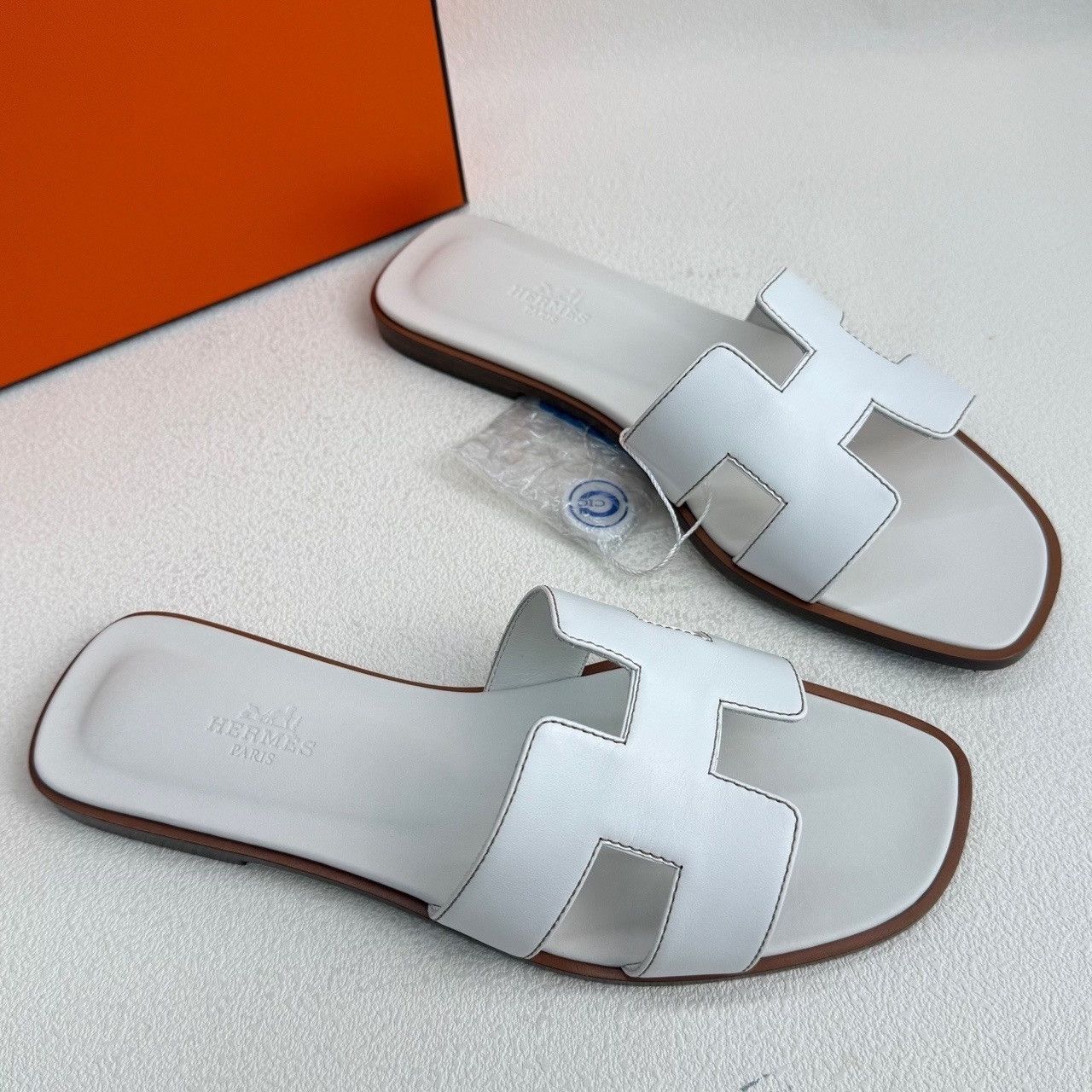 Hermes Hermes Oran White Leather Sandals Size 37 Size US 7 / IT 37 - 5 Thumbnail