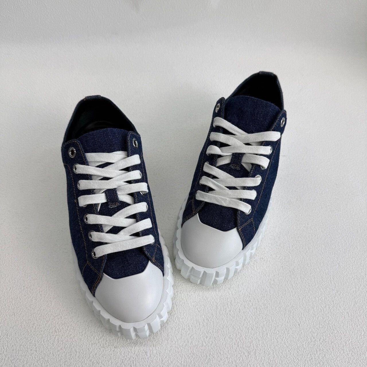 Hermes Hermes Denim Low-Top Sneakers Size 35 Size US 5 / IT 35 - 9 Thumbnail