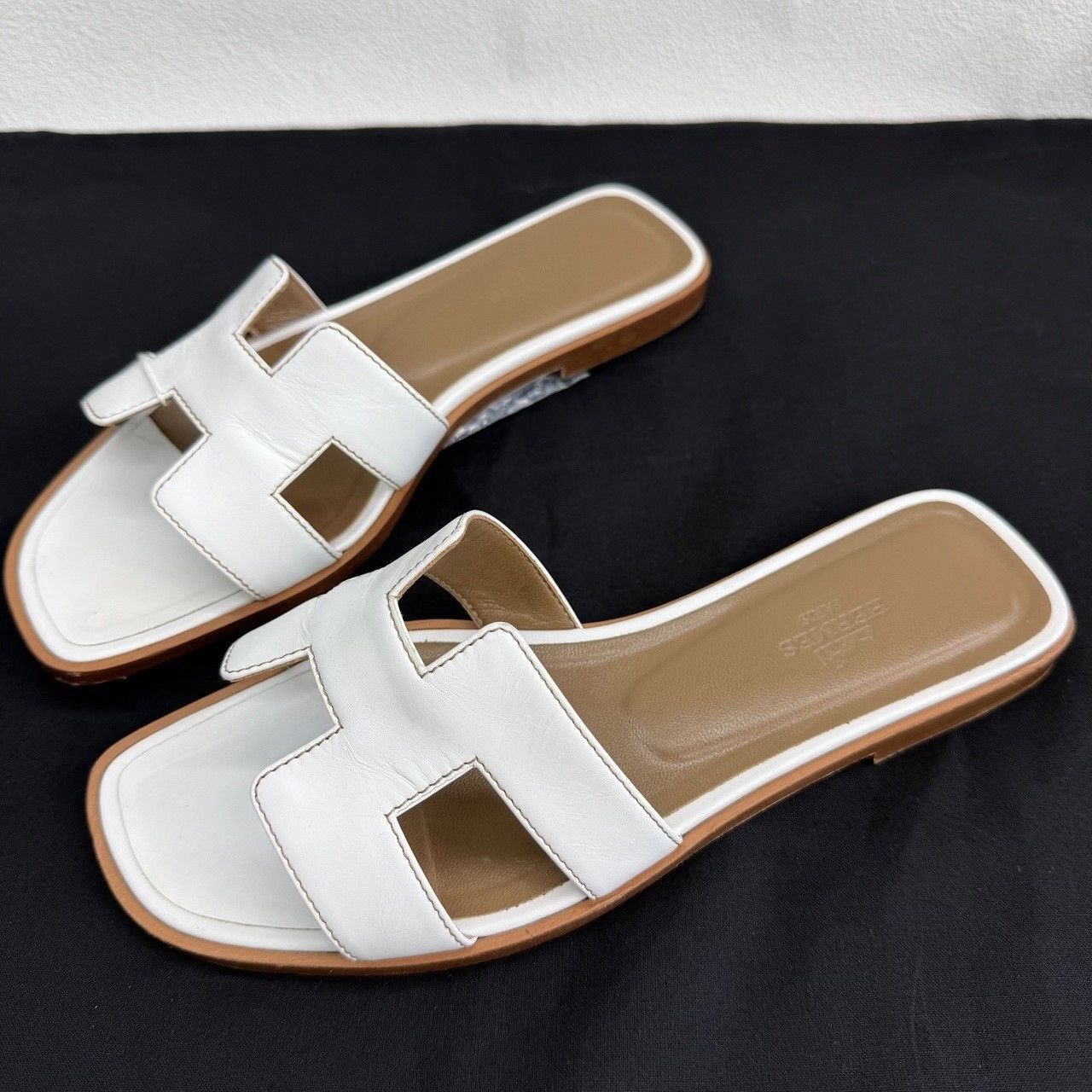 Hermes Hermes White Oran Sandals Size 37 Size US 7 / IT 37 - 2 Thumbnail