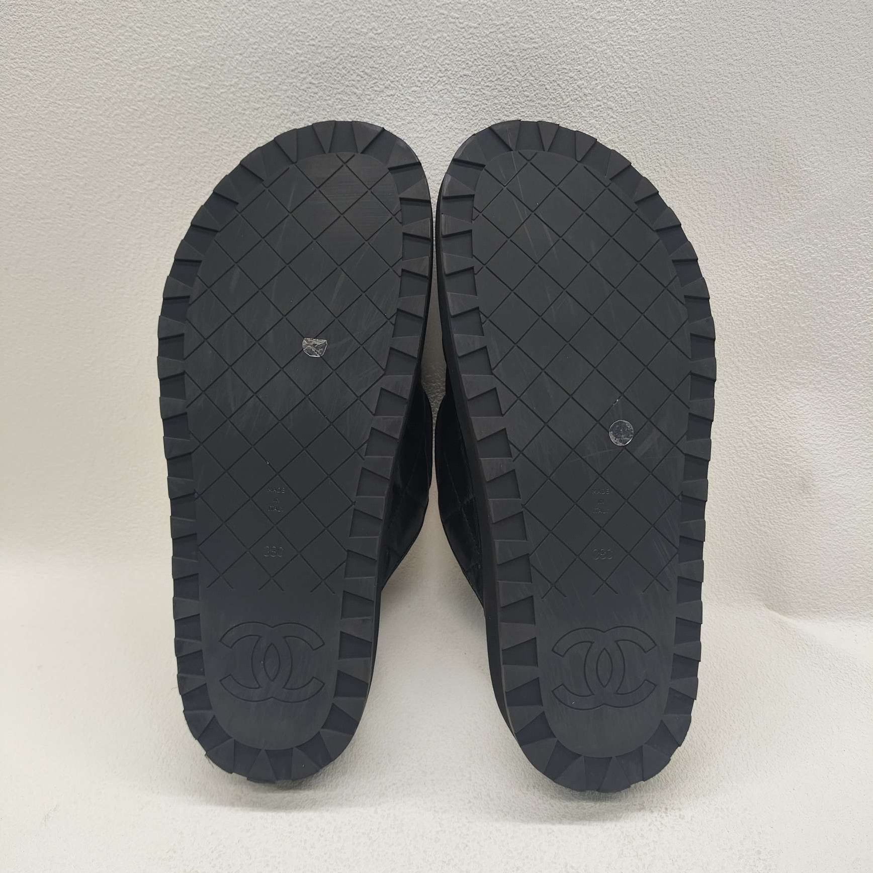 Chanel Chanel Quilted Logo Slip On Sandals Size 38 Size US 8 / IT 38 - 8 Thumbnail