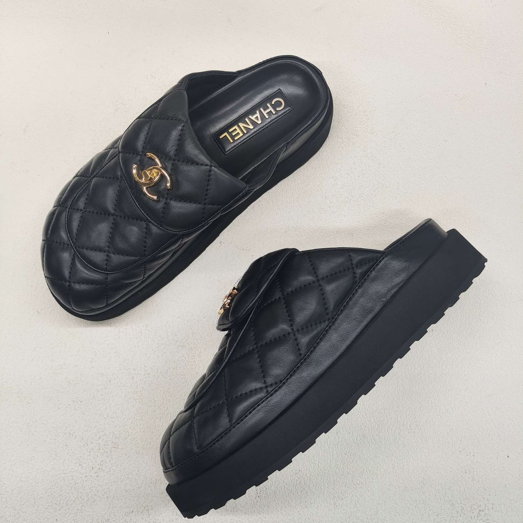 Chanel Chanel Quilted Logo Slip On Sandals Size 38 Size US 8 / IT 38 - 9 Thumbnail