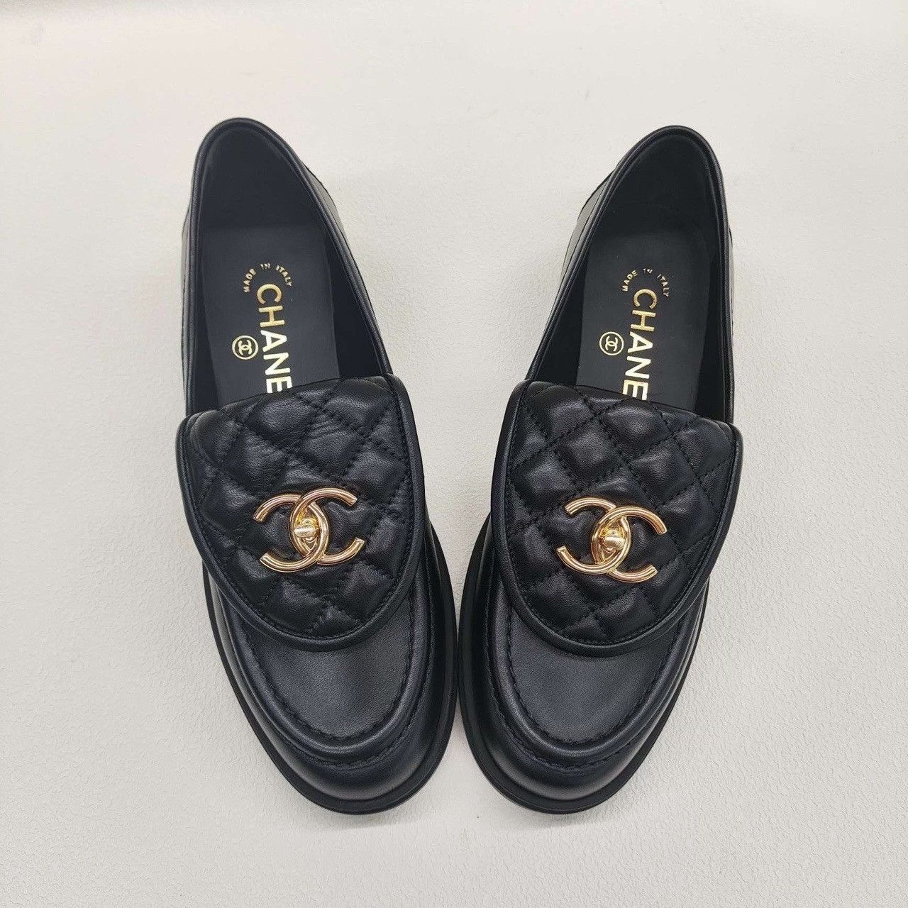Chanel Chanel Quilted CC Leather Loafers Size 36 Size US 6 / IT 36 - 10 Thumbnail