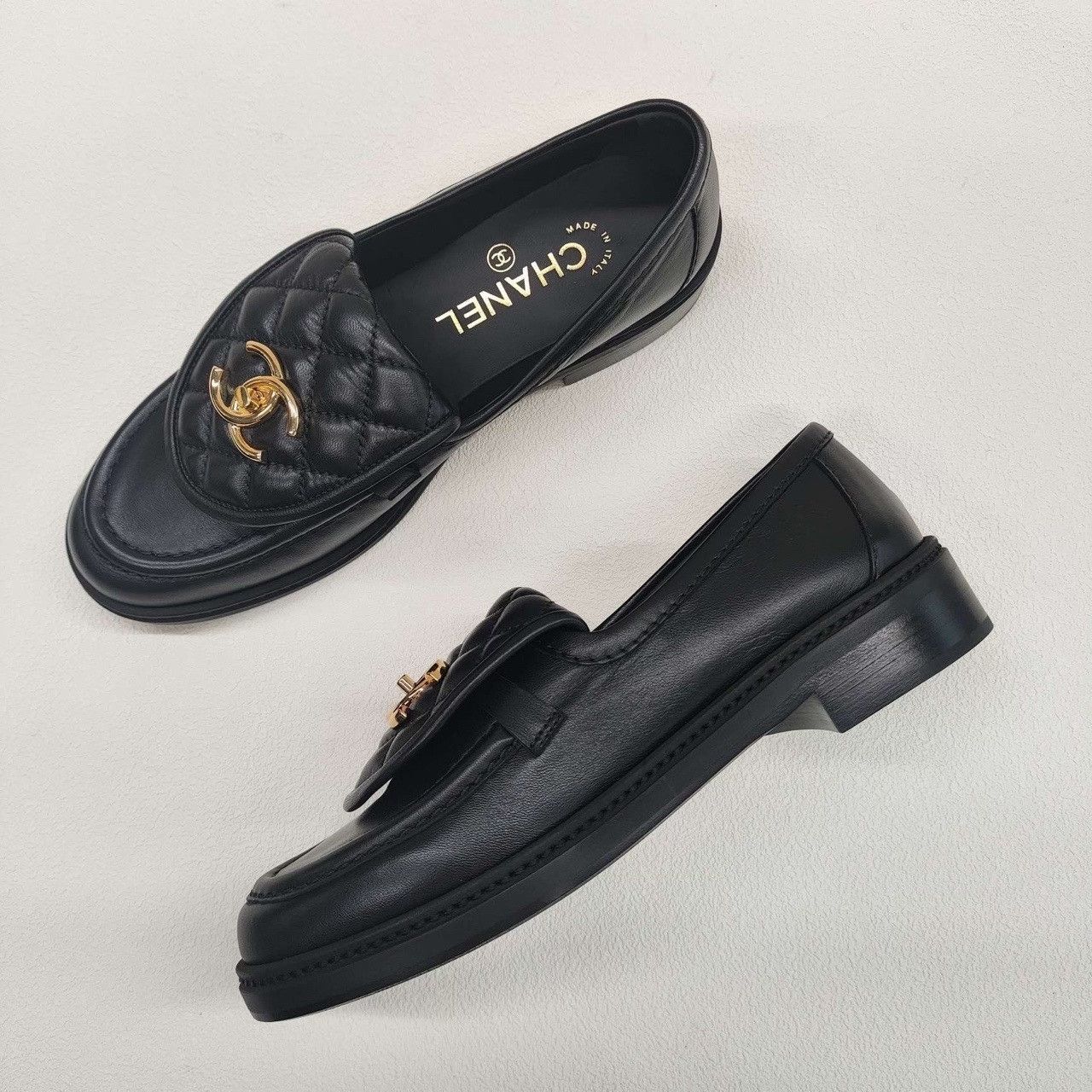 Chanel Chanel Quilted CC Leather Loafers Size 36 Size US 6 / IT 36 - 9 Thumbnail