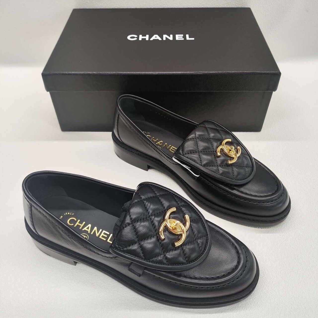 Chanel Chanel Quilted CC Leather Loafers Size 36 Size US 6 / IT 36 - 4 Thumbnail