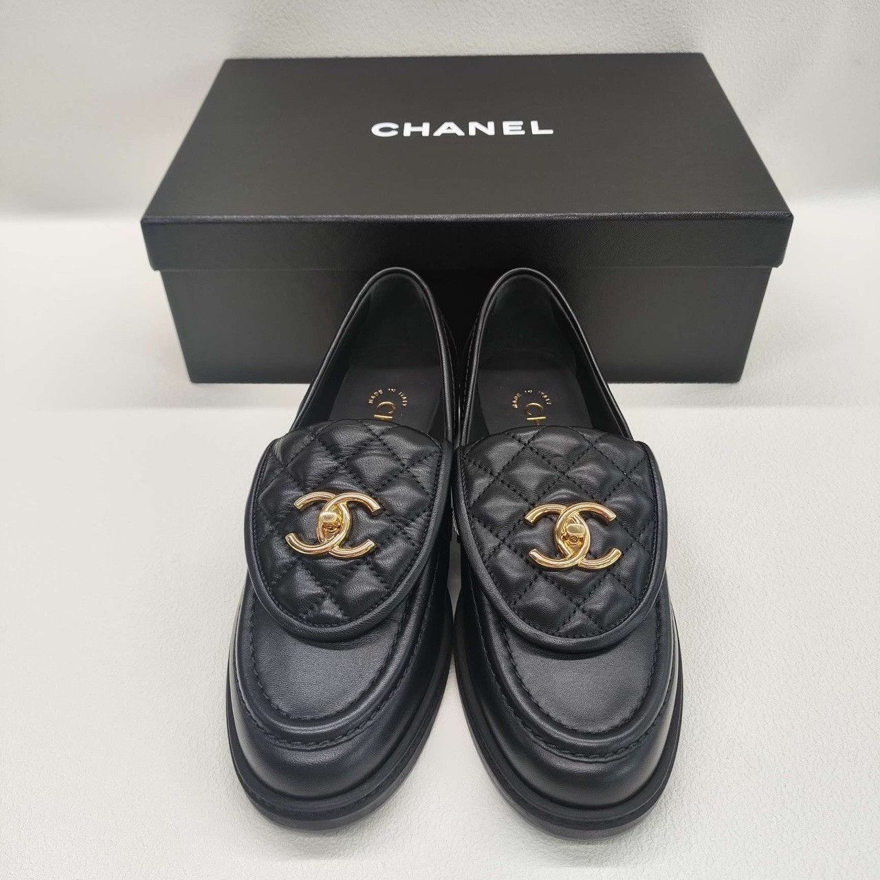 Chanel Chanel Quilted CC Leather Loafers Size 36 Size US 6 / IT 36 - 3 Thumbnail