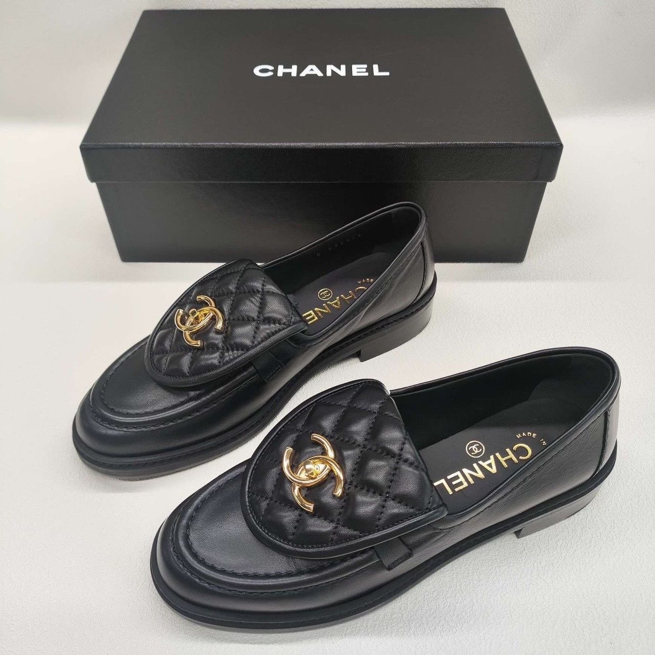 Chanel Chanel Quilted CC Leather Loafers Size 36 Size US 6 / IT 36 - 2 Thumbnail