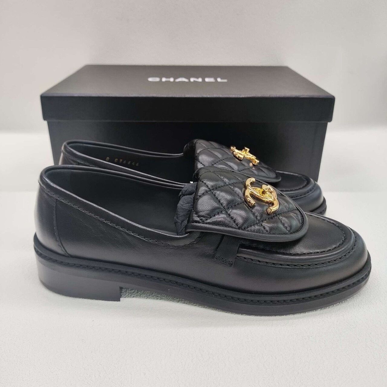 Chanel Chanel Quilted CC Leather Loafers Size 36 Size US 6 / IT 36 - 5 Thumbnail
