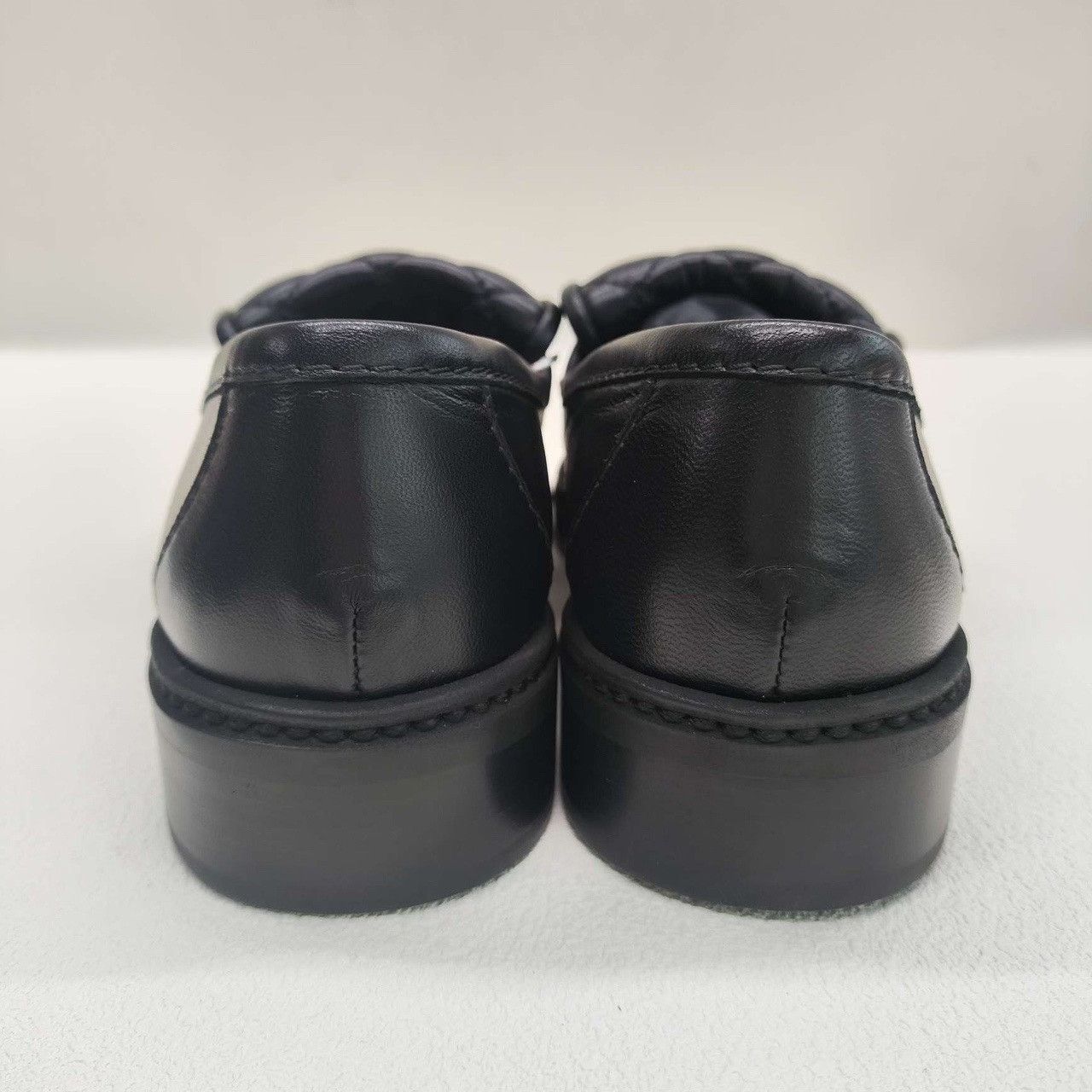 Chanel Chanel Quilted CC Leather Loafers Size 36 Size US 6 / IT 36 - 6 Thumbnail
