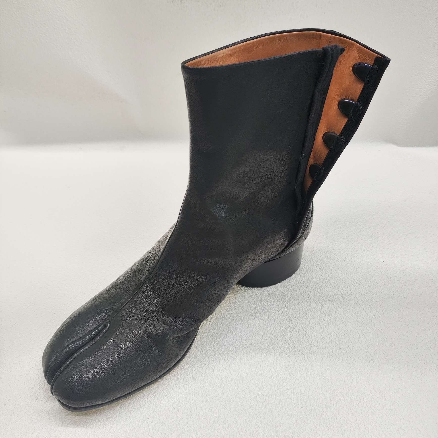 Maison Margiela Maison Margiela Black Leather Tabi Boots Size 36 Size US 6 / IT 36 - 10 Thumbnail