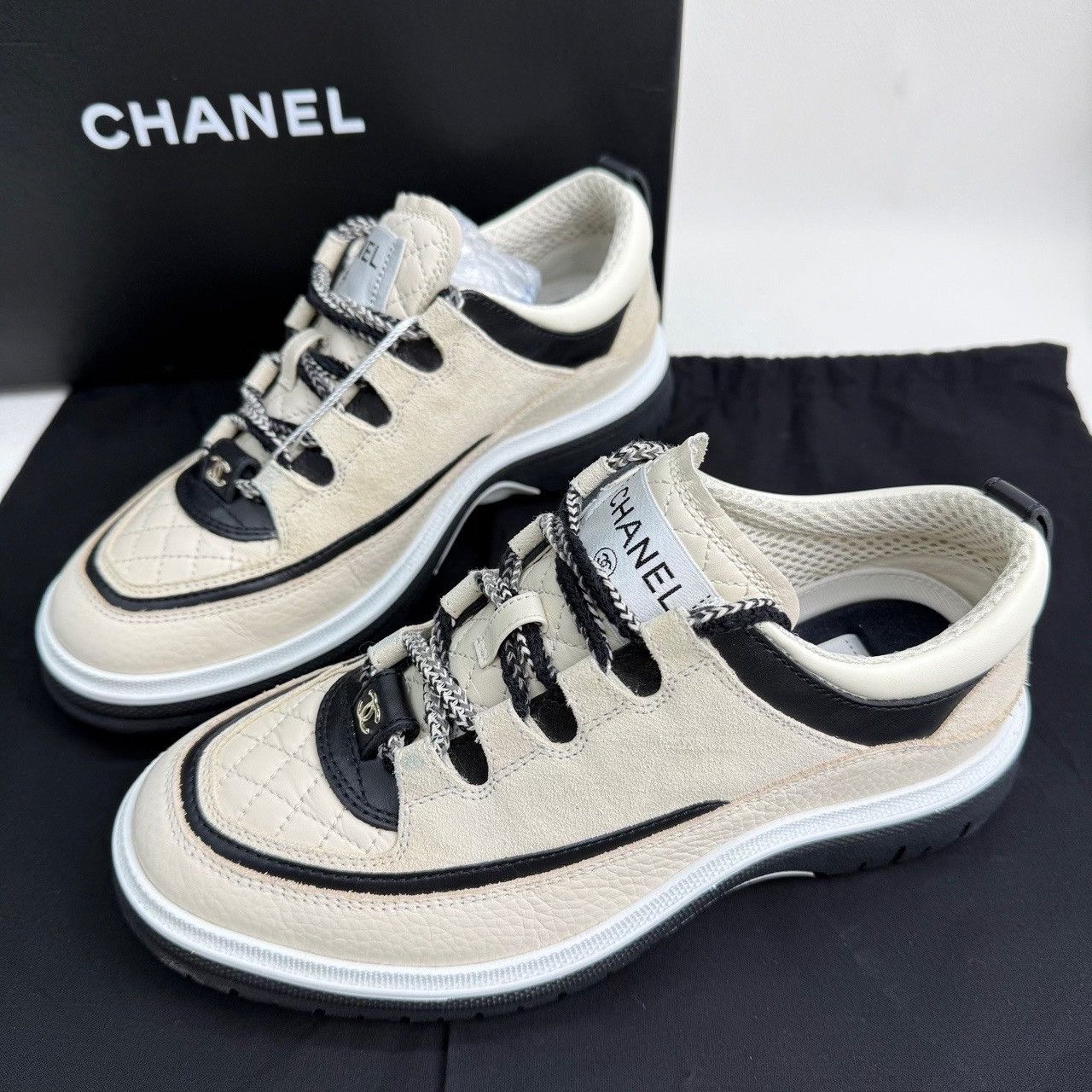 Chanel Chanel Quilted Low-Top Sneakers Size 36 Size US 6 / IT 36 - 3 Thumbnail