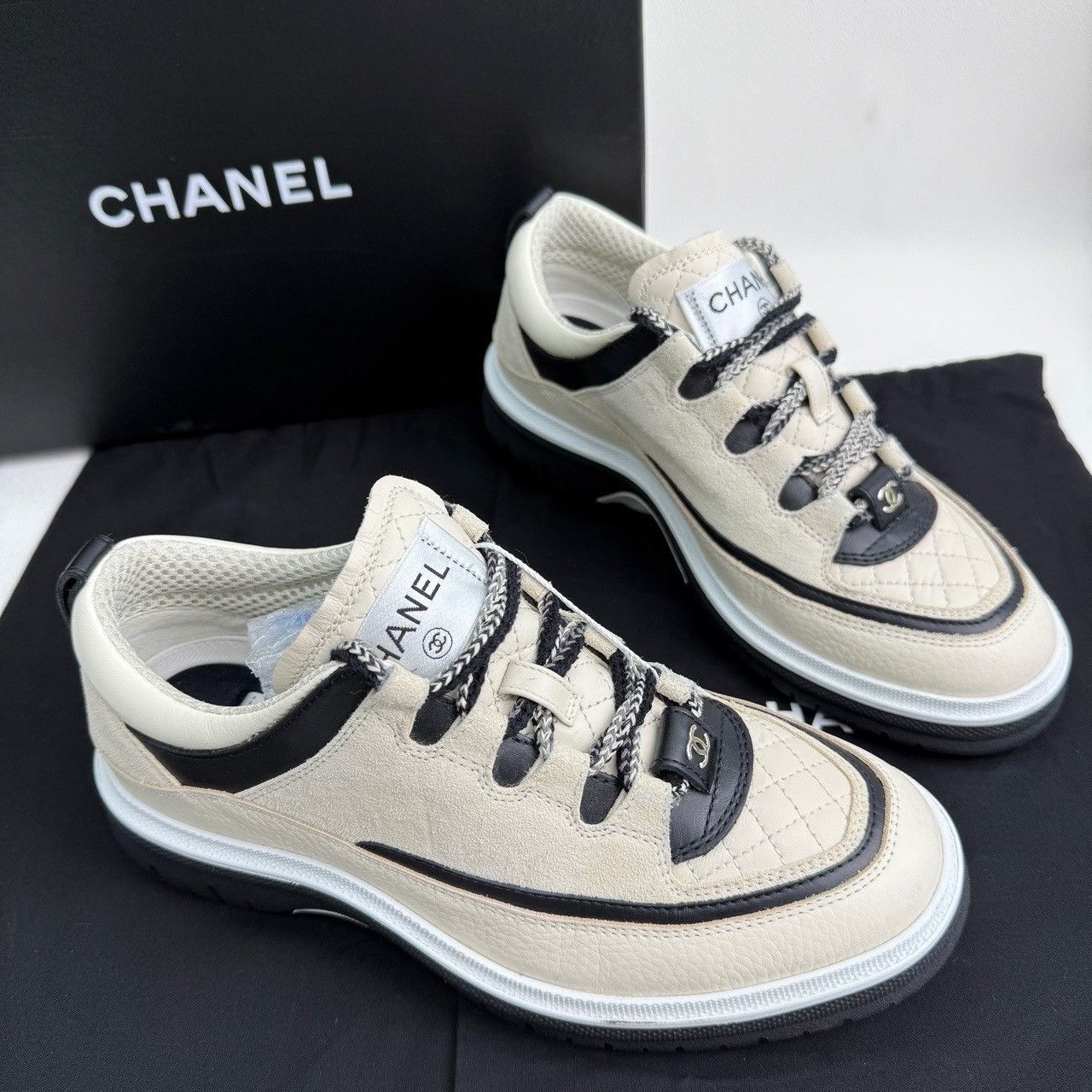 Chanel Chanel Quilted Low-Top Sneakers Size 36 Size US 6 / IT 36 - 5 Thumbnail