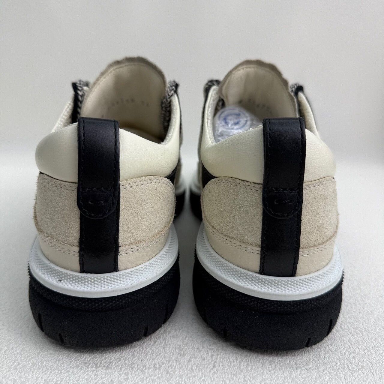 Chanel Chanel Quilted Low-Top Sneakers Size 36 Size US 6 / IT 36 - 7 Thumbnail
