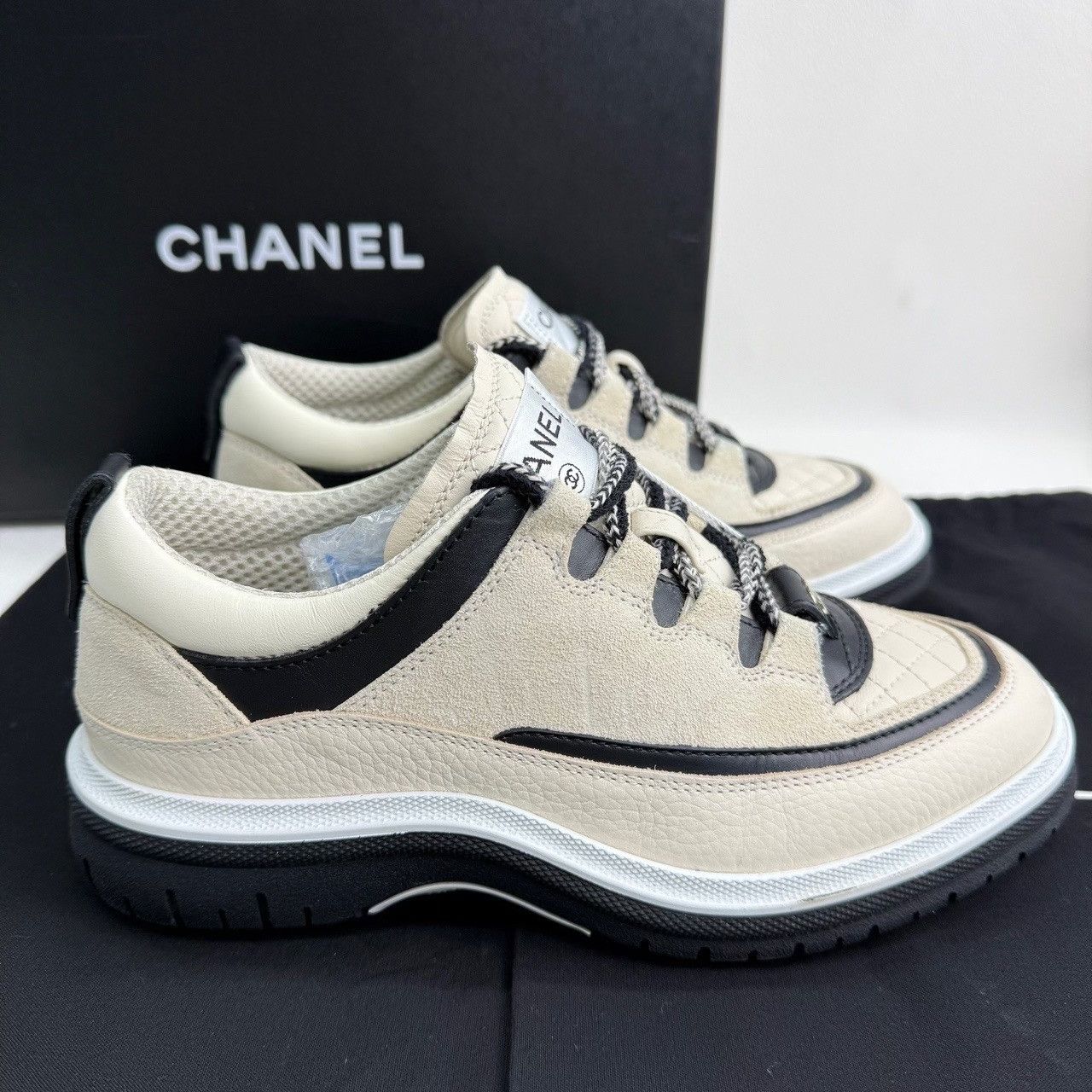 Chanel Chanel Quilted Low-Top Sneakers Size 36 Size US 6 / IT 36 - 6 Thumbnail