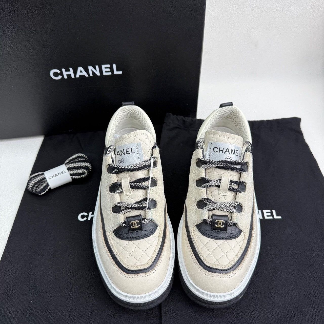 Chanel Chanel Quilted Low-Top Sneakers Size 36 Size US 6 / IT 36 - 2 Thumbnail