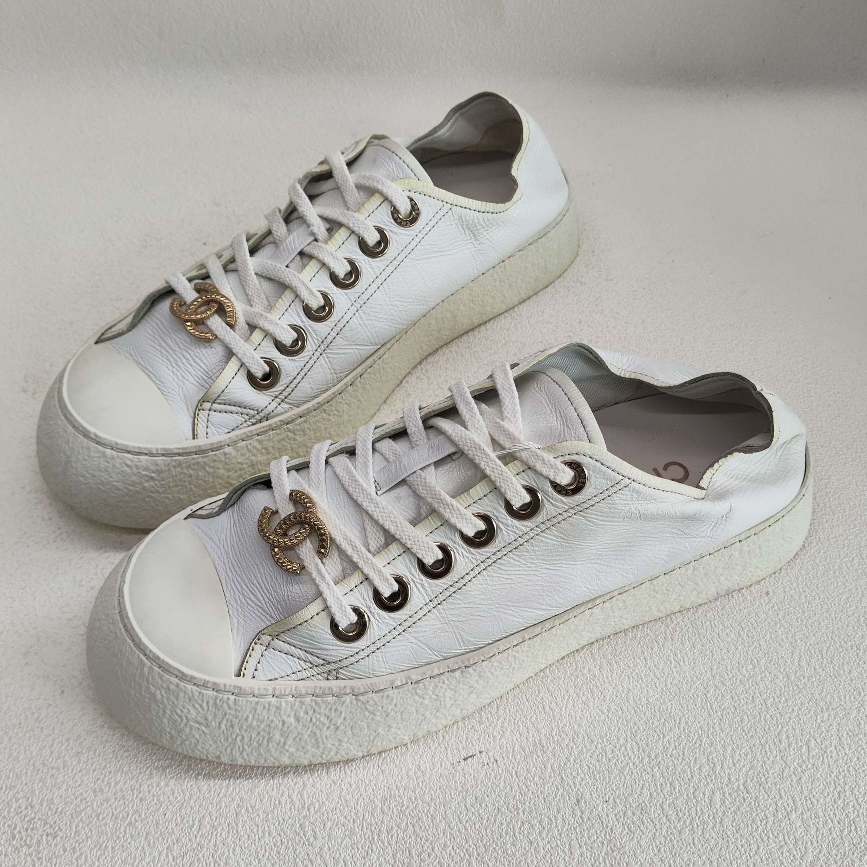 Chanel Chanel CC Logo Platform Sneakers Size 38 Size US 8 / IT 38 - 2 Thumbnail