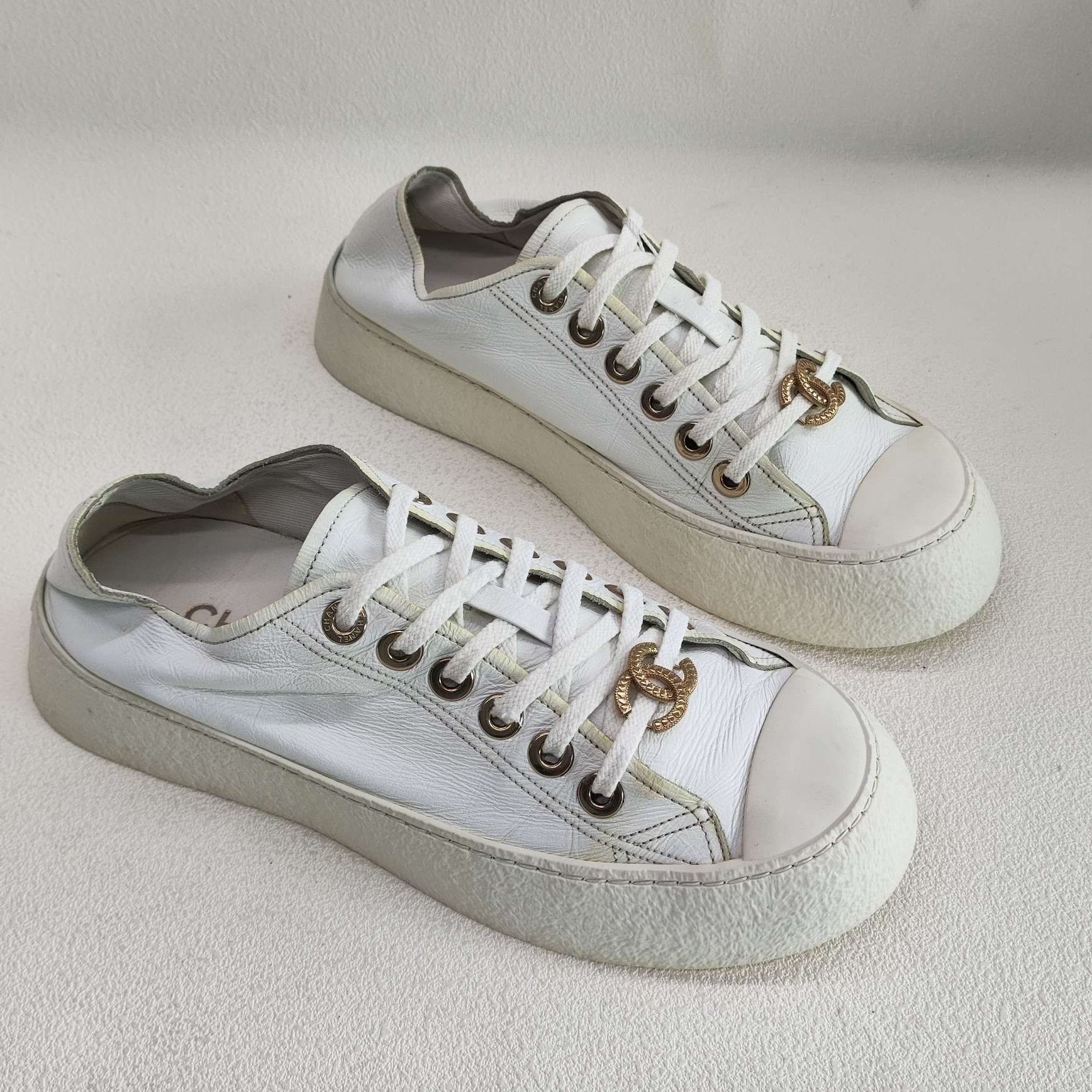 Chanel Chanel CC Logo Platform Sneakers Size 38 Size US 8 / IT 38 - 4 Thumbnail
