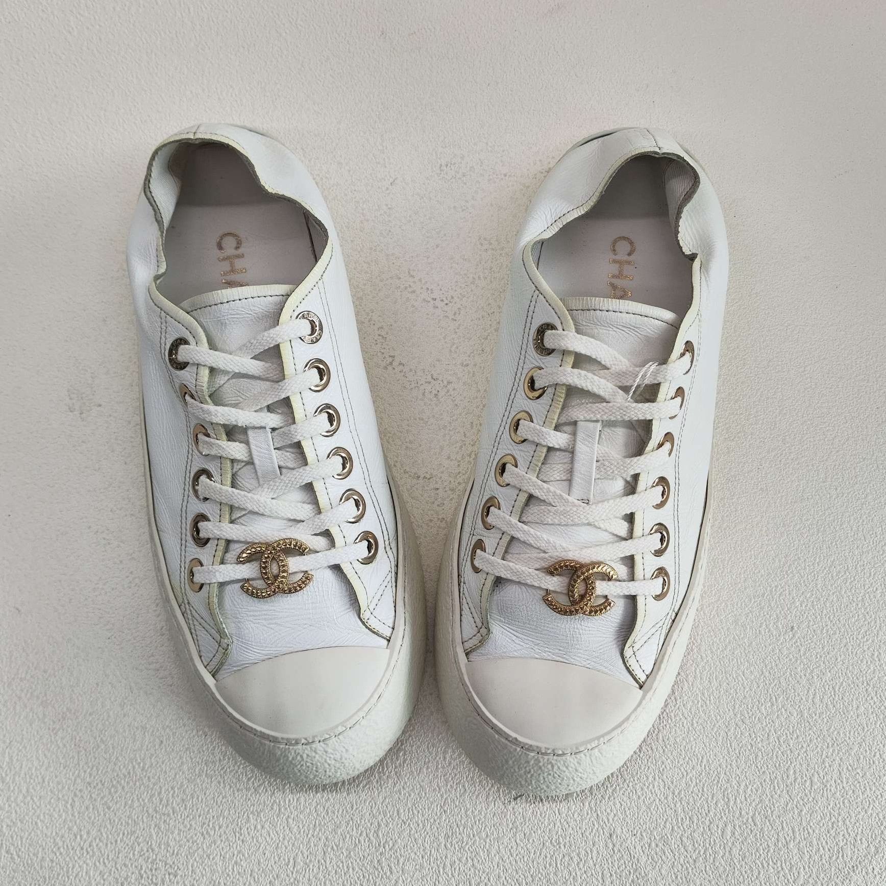Chanel Chanel CC Logo Platform Sneakers Size 38 Size US 8 / IT 38 - 10 Thumbnail