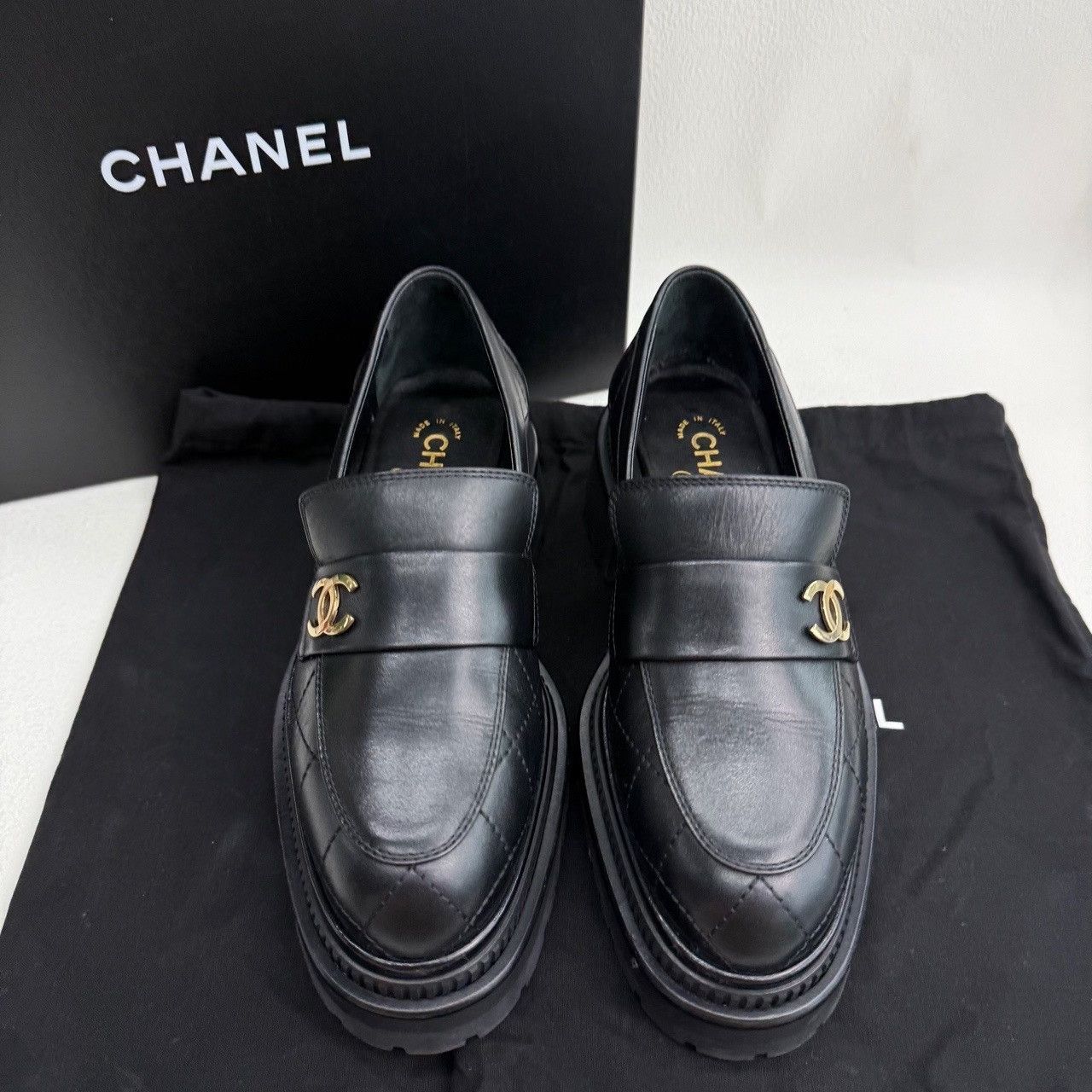 Chanel Chanel Quilted Leather Loafers Size 37 Size US 7 / IT 37 - 4 Thumbnail
