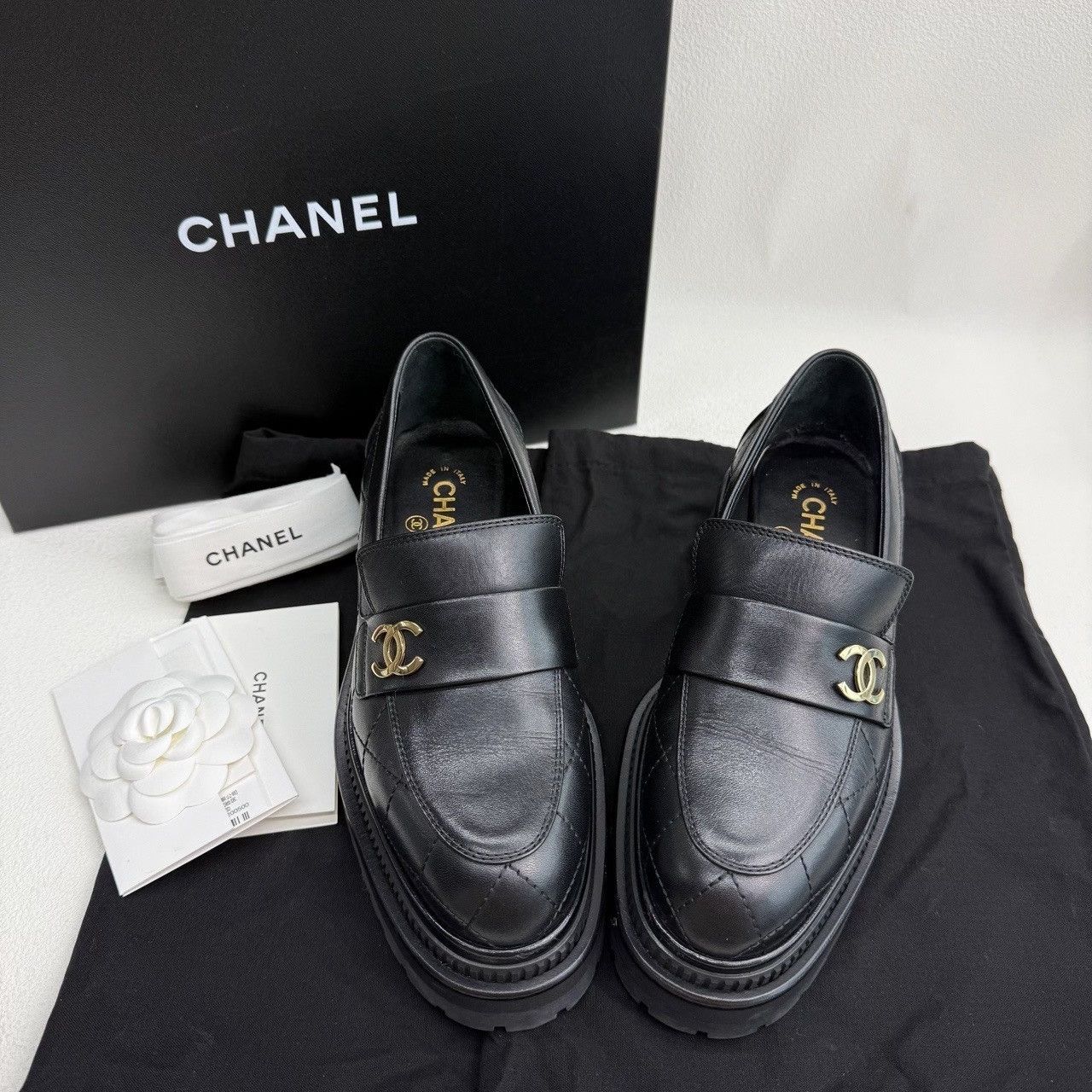 Chanel Chanel Quilted Leather Loafers Size 37 Size US 7 / IT 37 - 2 Thumbnail