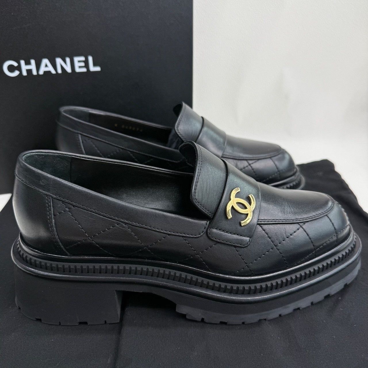 Chanel Chanel Quilted Leather Loafers Size 37 Size US 7 / IT 37 - 6 Thumbnail