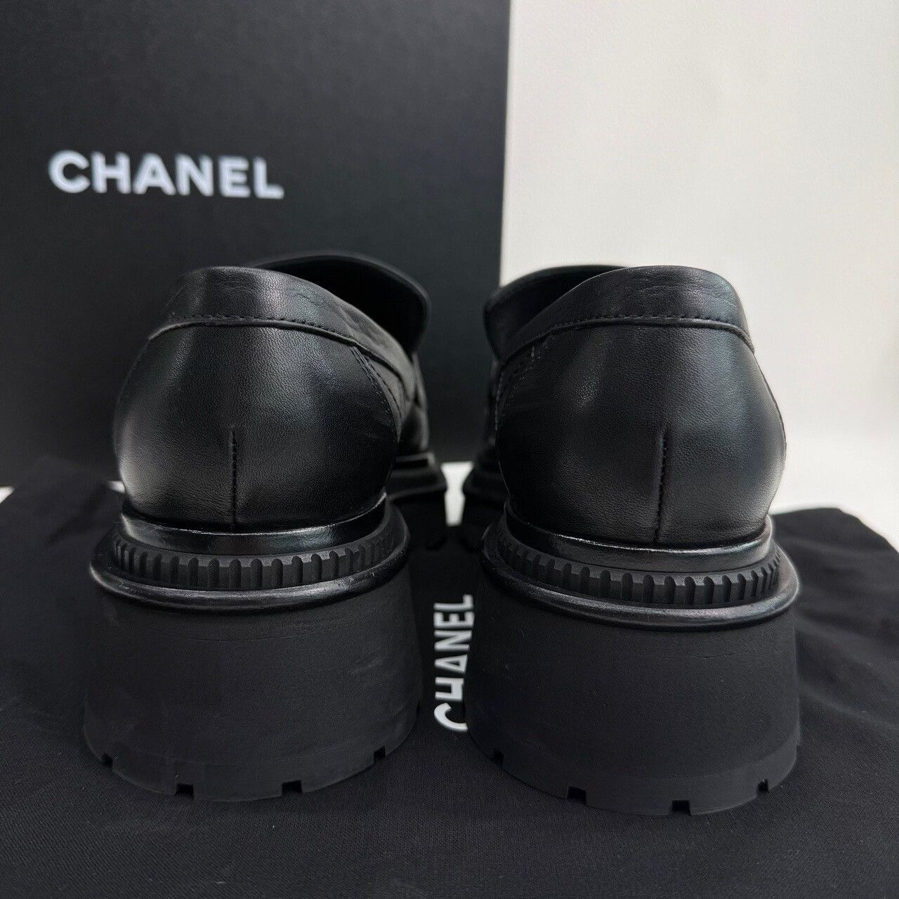 Chanel Chanel Quilted Leather Loafers Size 37 Size US 7 / IT 37 - 7 Thumbnail