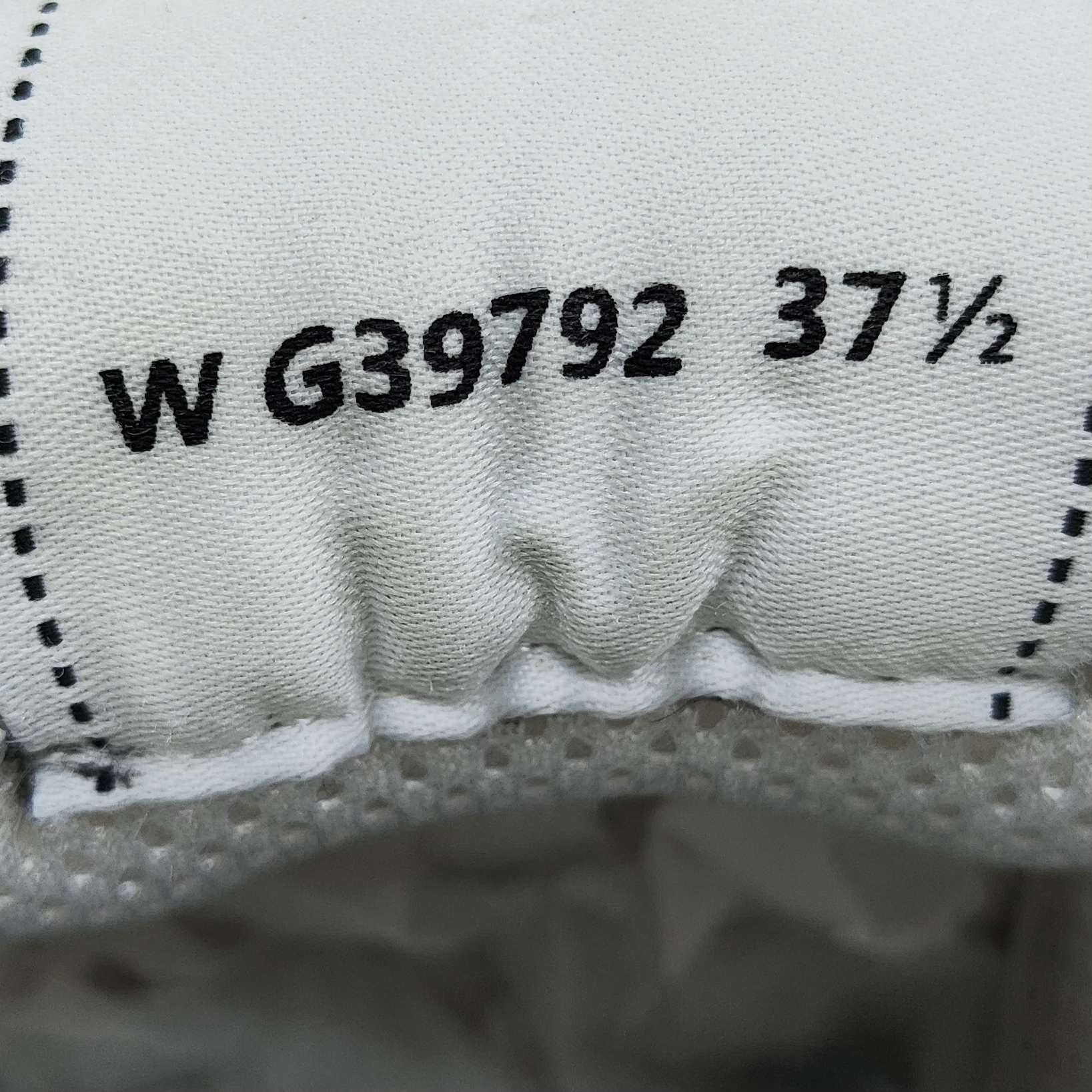Chanel Chanel Metallic Logo Low-Top Sneakers Size 37.5 Size US 7.5 / IT 37.5 - 7 Thumbnail