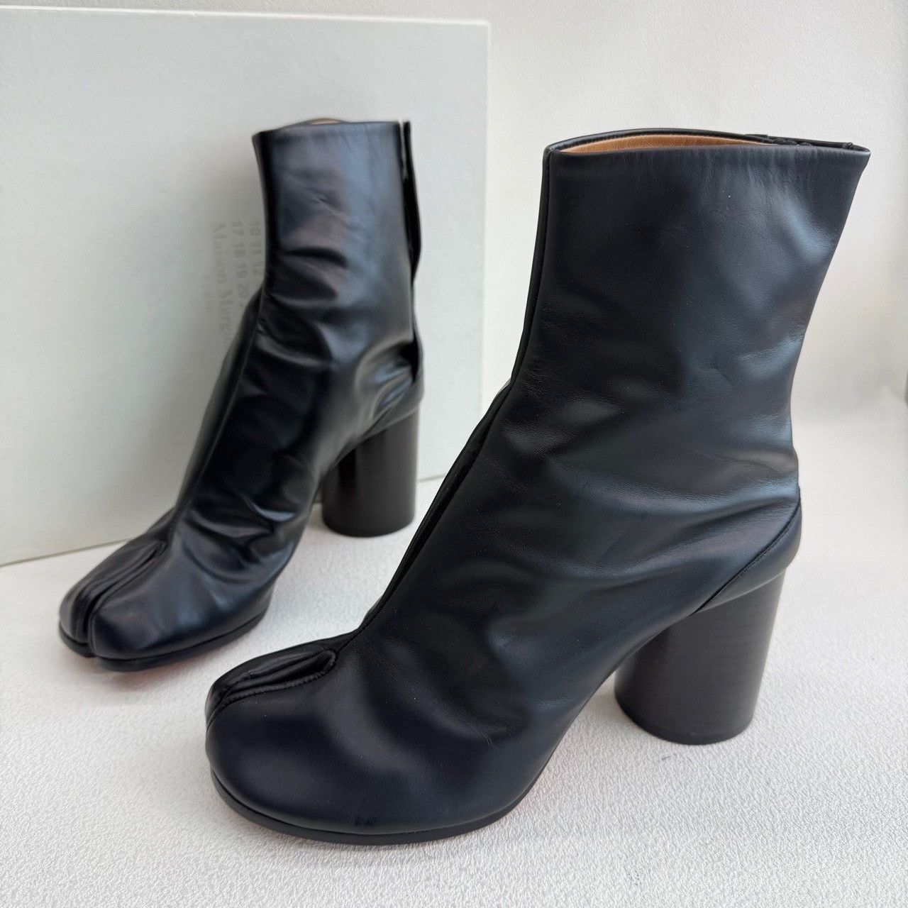 Maison Margiela Maison Margiela Black Leather Tabi Boots Size 38.5 Size US 8.5 / IT 38.5 - 2 Thumbnail