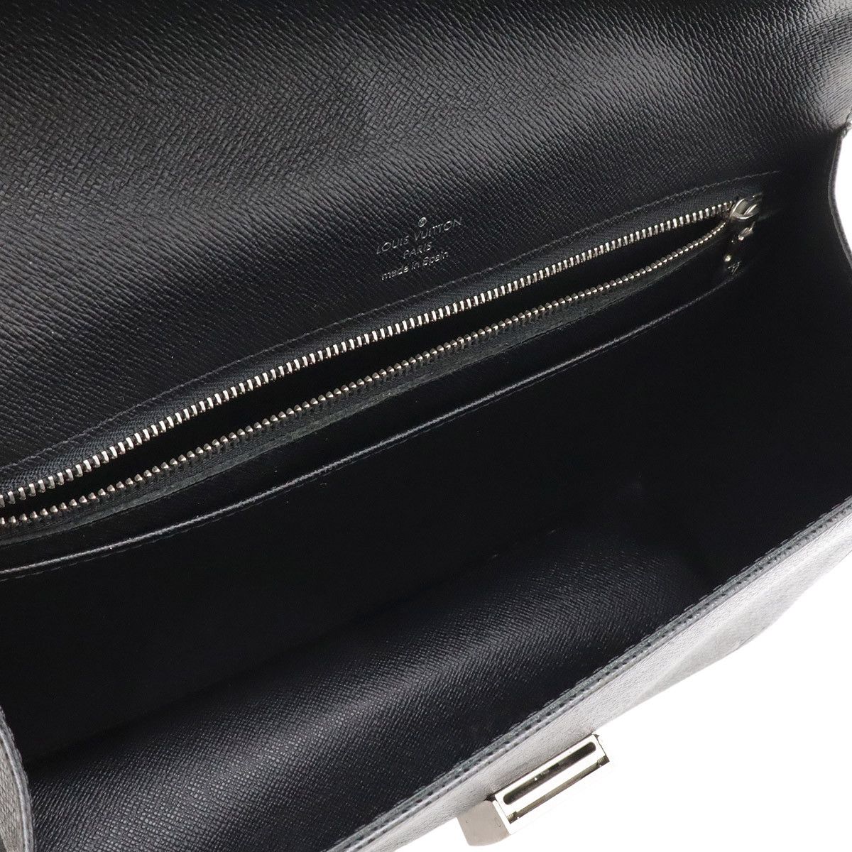 Louis Vuitton Louis Vuitton Louis Vuitton Taiga Clutch Bag Leather Clutch Bag M30782 DUTY FREE for USA Size ONE SIZE - 6 Thumbnail