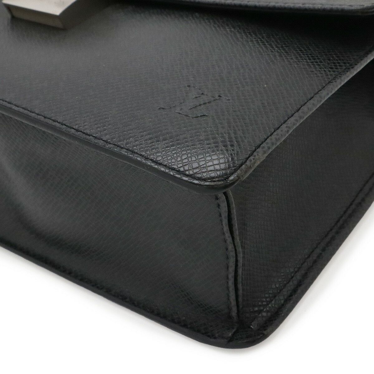 Louis Vuitton Louis Vuitton Louis Vuitton Taiga Clutch Bag Leather Clutch Bag M30782 DUTY FREE for USA Size ONE SIZE - 3 Thumbnail
