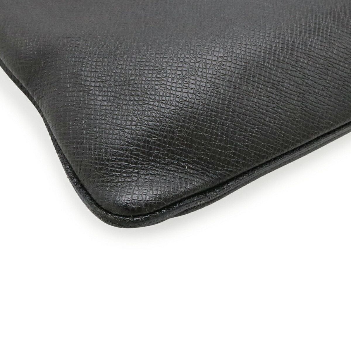 Louis Vuitton Louis Vuitton Louis Vuitton Taiga Shoulder Bag Leather Shoulder Bag M32712 DUTY FREE for USA Size ONE SIZE - 3 Thumbnail