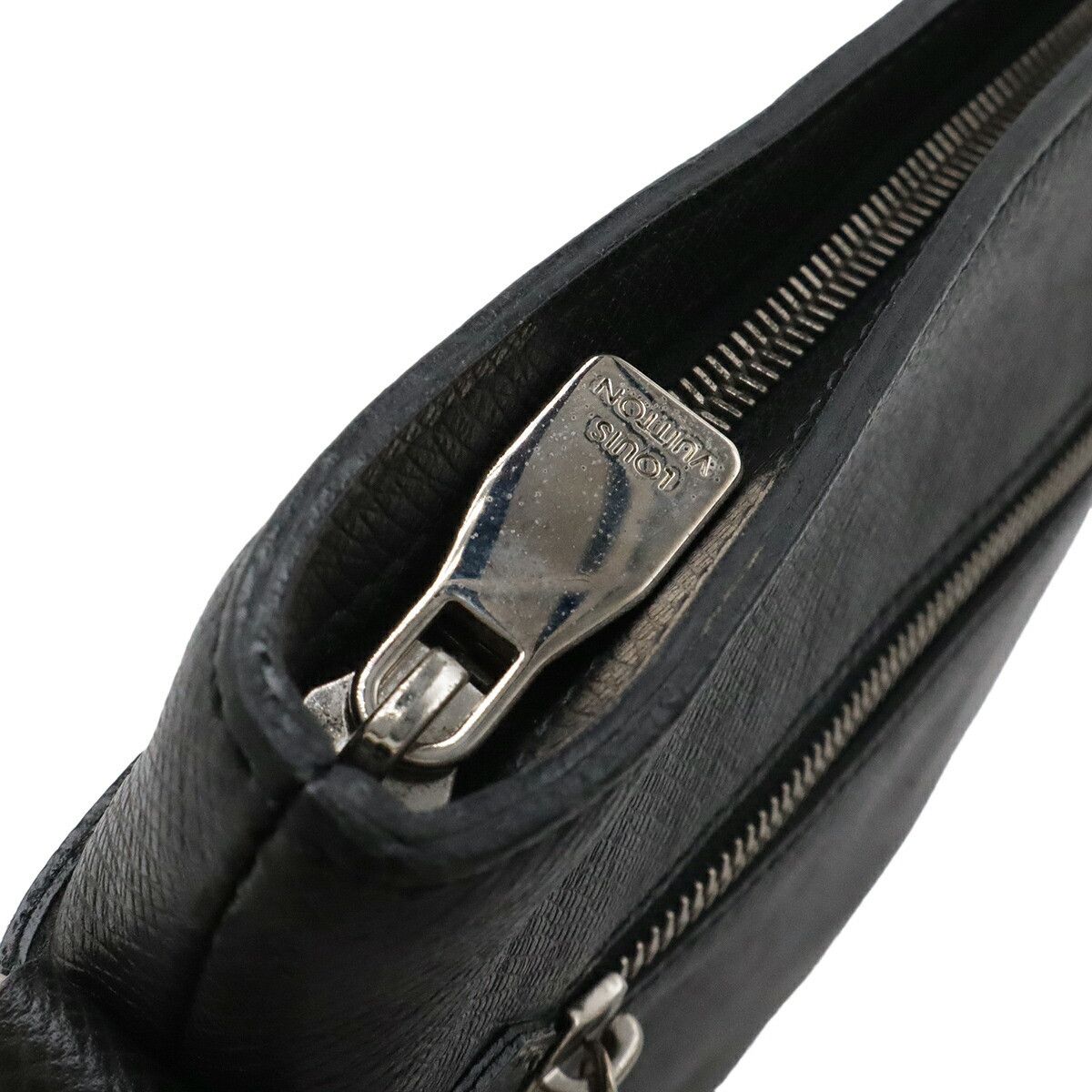 Louis Vuitton Louis Vuitton Louis Vuitton Taiga Shoulder Bag Leather Shoulder Bag M32712 DUTY FREE for USA Size ONE SIZE - 5 Thumbnail