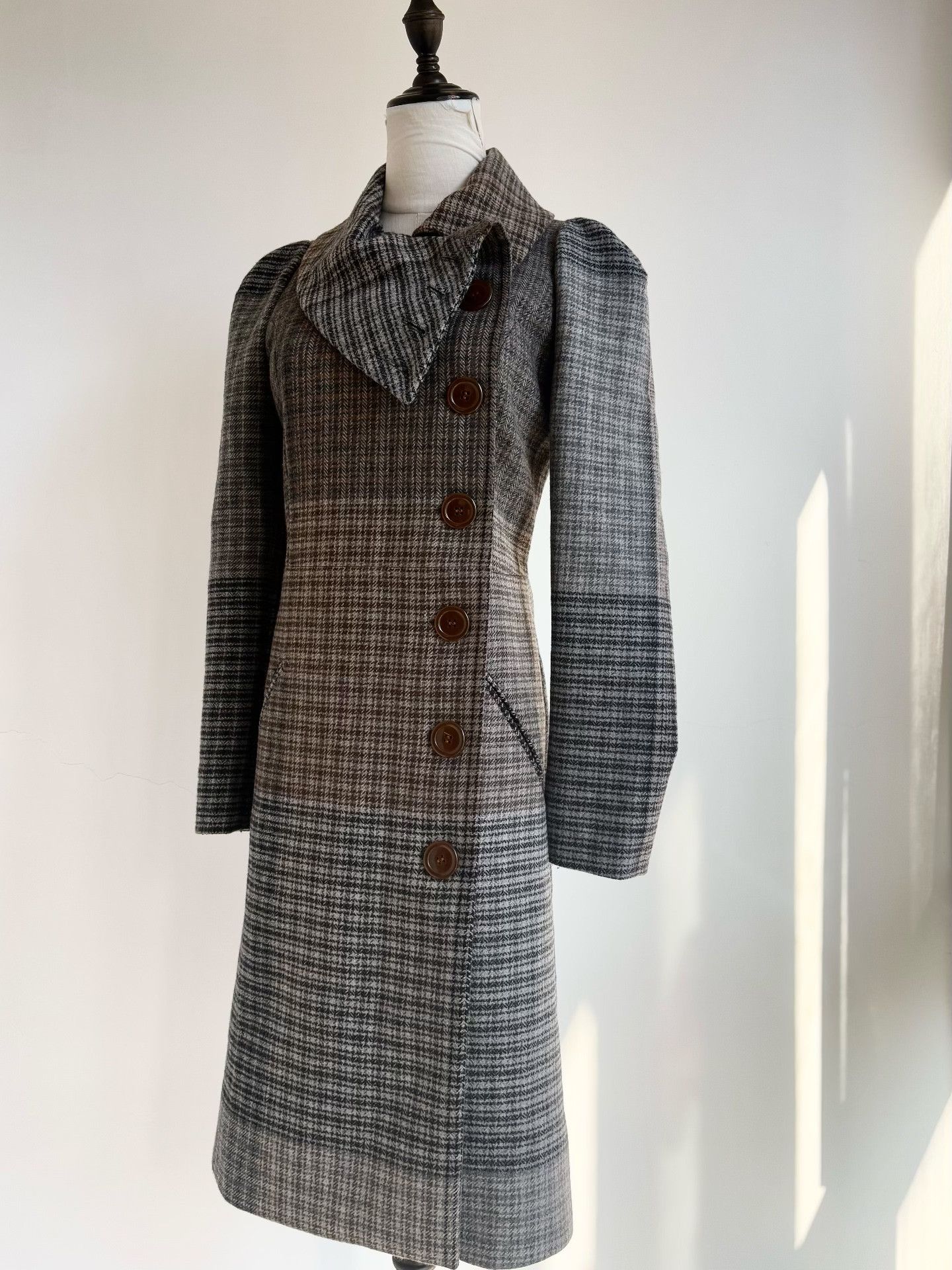 Vivienne Westwood Vivienne Westwood Gray Plaid Long Coat Size M / US 6-8 / IT 42-44 - 5 Thumbnail