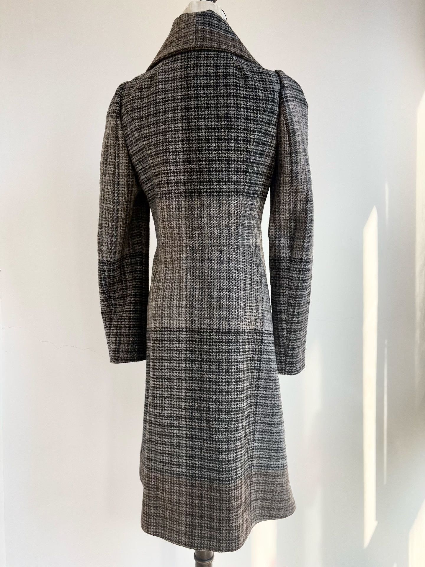 Vivienne Westwood Vivienne Westwood Gray Plaid Long Coat Size M / US 6-8 / IT 42-44 - 3 Thumbnail