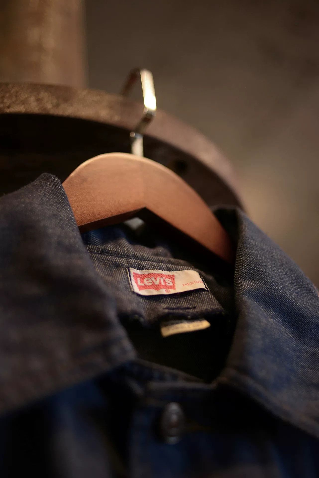 Vintage 1970s Levis Waist-Cinched Denim Jacket Size M / US 6-8 / IT 42-44 - 2 Thumbnail