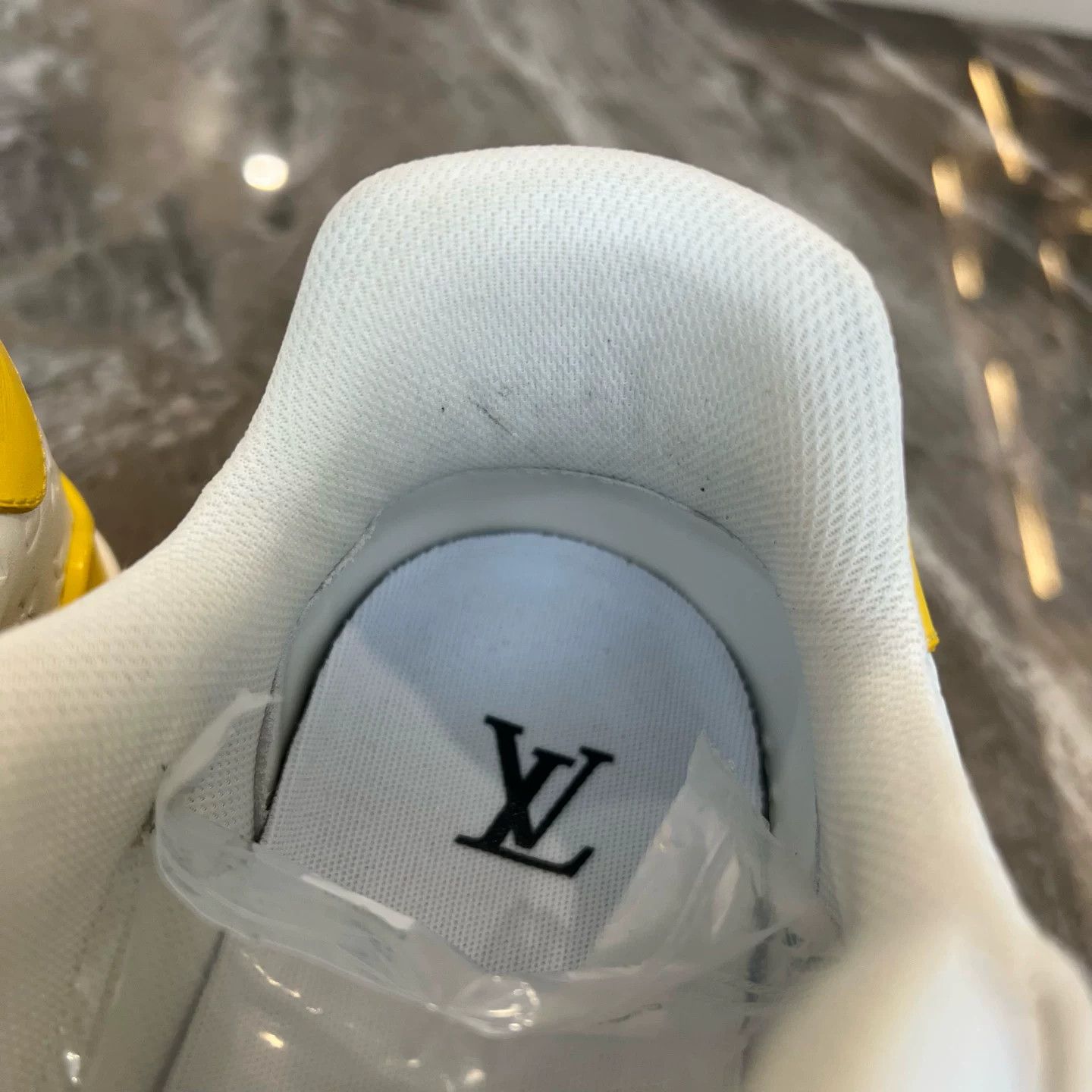 Louis Vuitton Louis Vuitton Trainer White Yellow Size US 8 / EU 41 - 8 Thumbnail