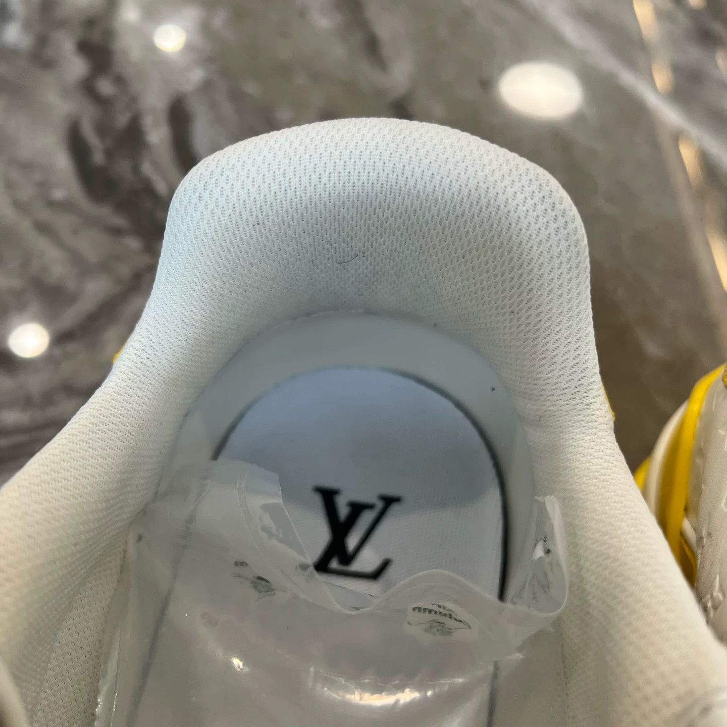 Louis Vuitton Louis Vuitton Trainer White Yellow Size US 8 / EU 41 - 9 Thumbnail