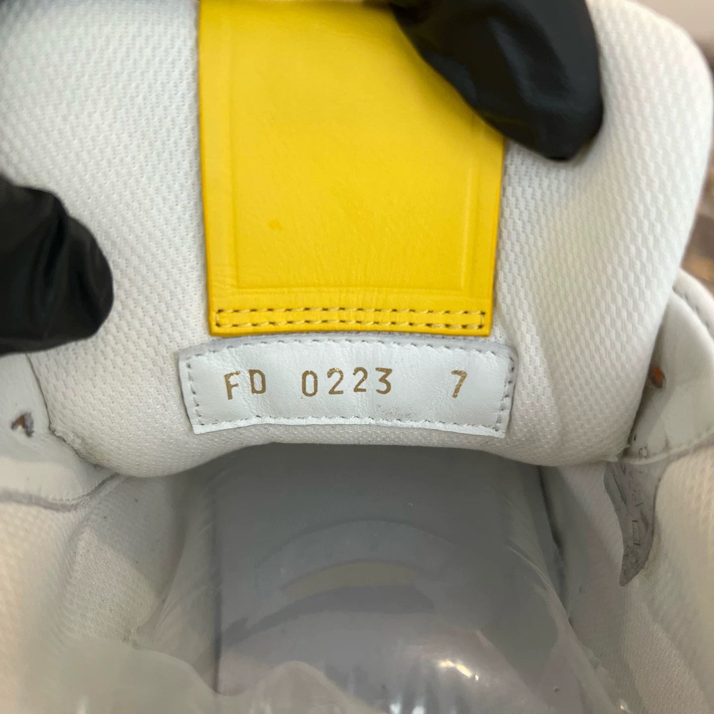 Louis Vuitton Louis Vuitton Trainer White Yellow Size US 8 / EU 41 - 5 Thumbnail