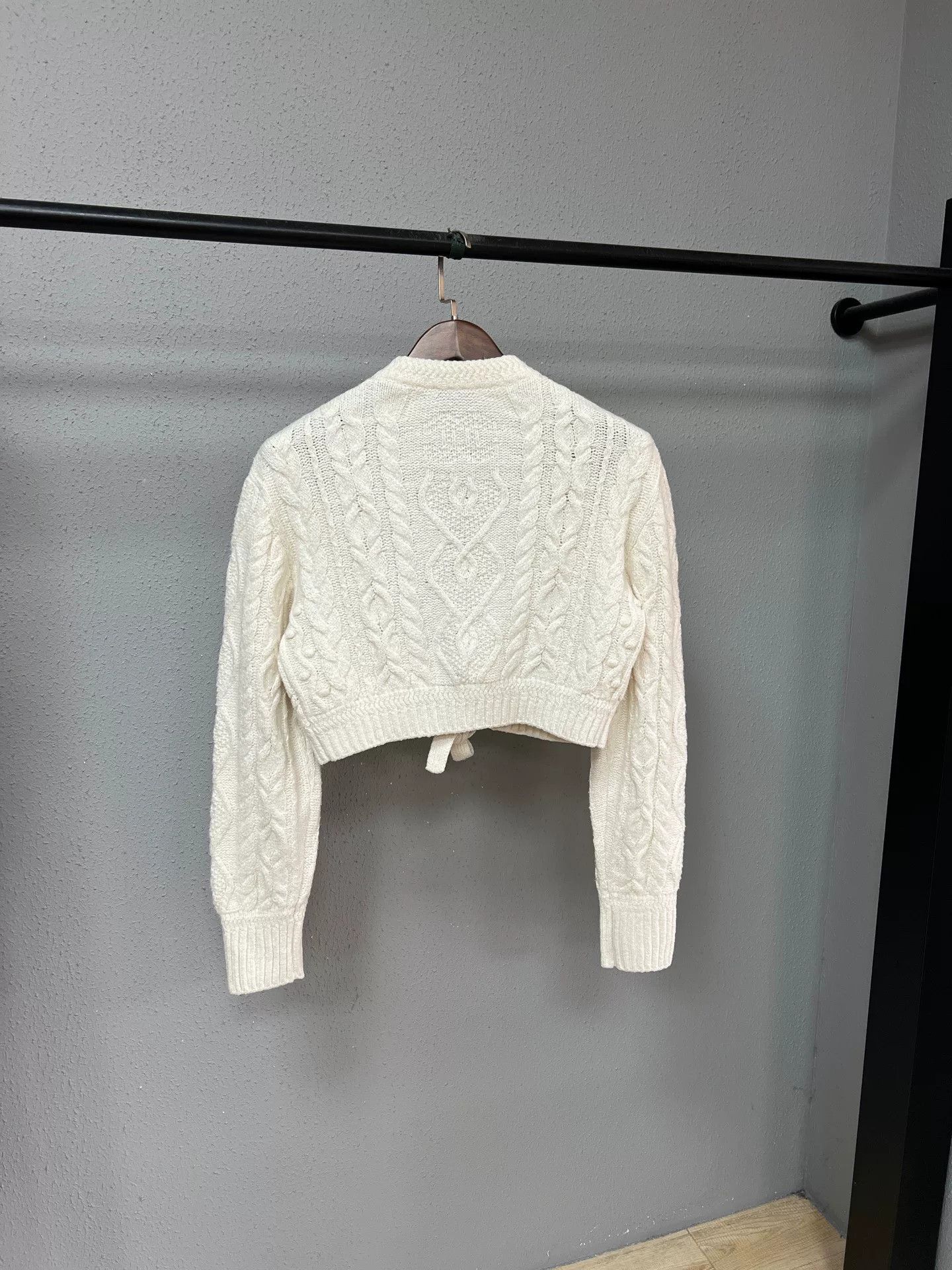 Chanel Chanel Beige Bow Cardigan Size XS / US 0-2 / IT 36-38 - 2 Thumbnail