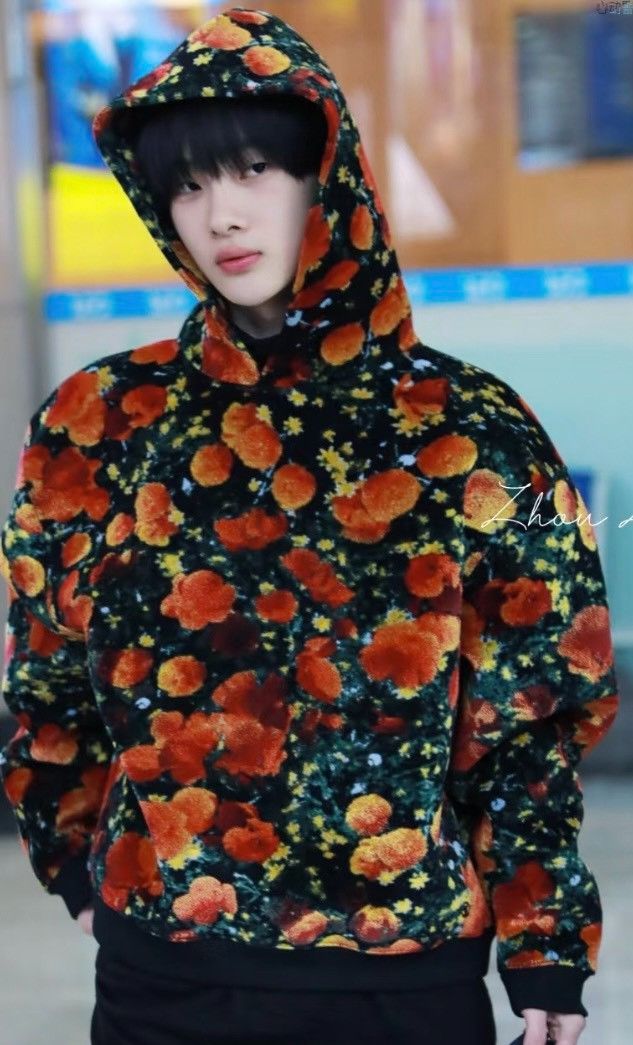 Louis Vuitton Louis Vuitton Runway Velvet Floral Hoodie Size L / US 10 / IT 46 - 6 Thumbnail