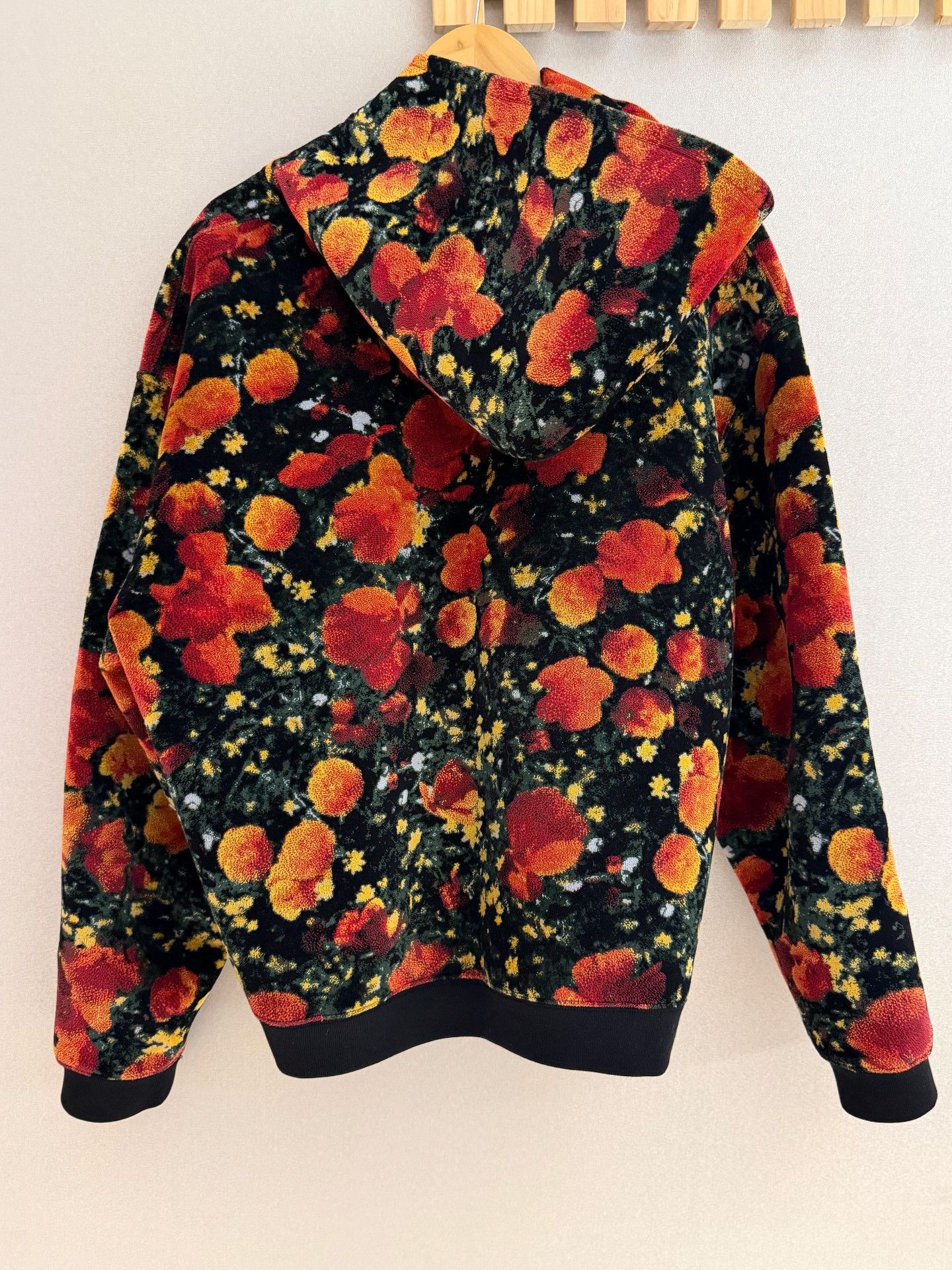Louis Vuitton Louis Vuitton Runway Velvet Floral Hoodie Size L / US 10 / IT 46 - 2 Thumbnail