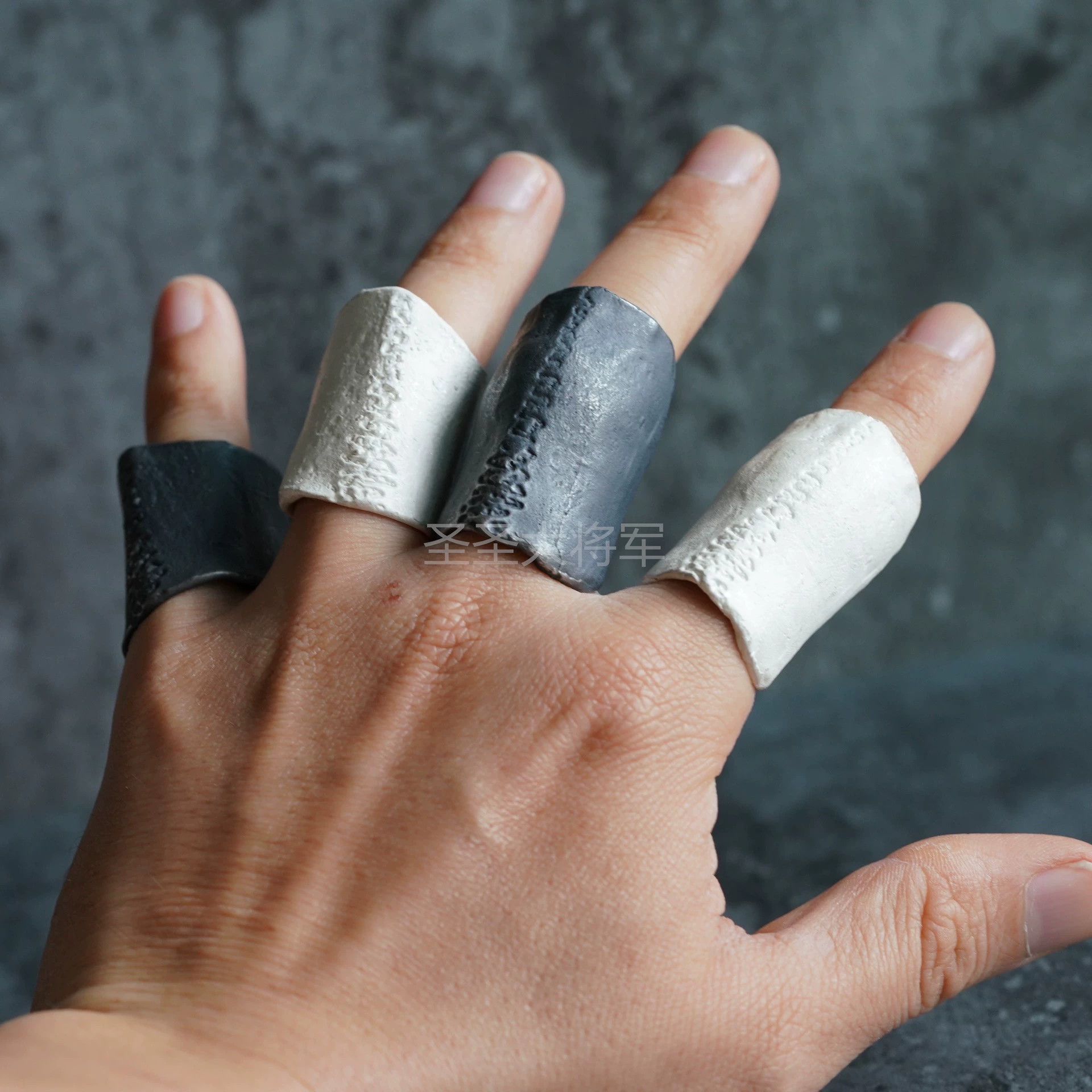 DETAJ Silver Wrist and Finger Band Set Size ONE SIZE - 9 Thumbnail