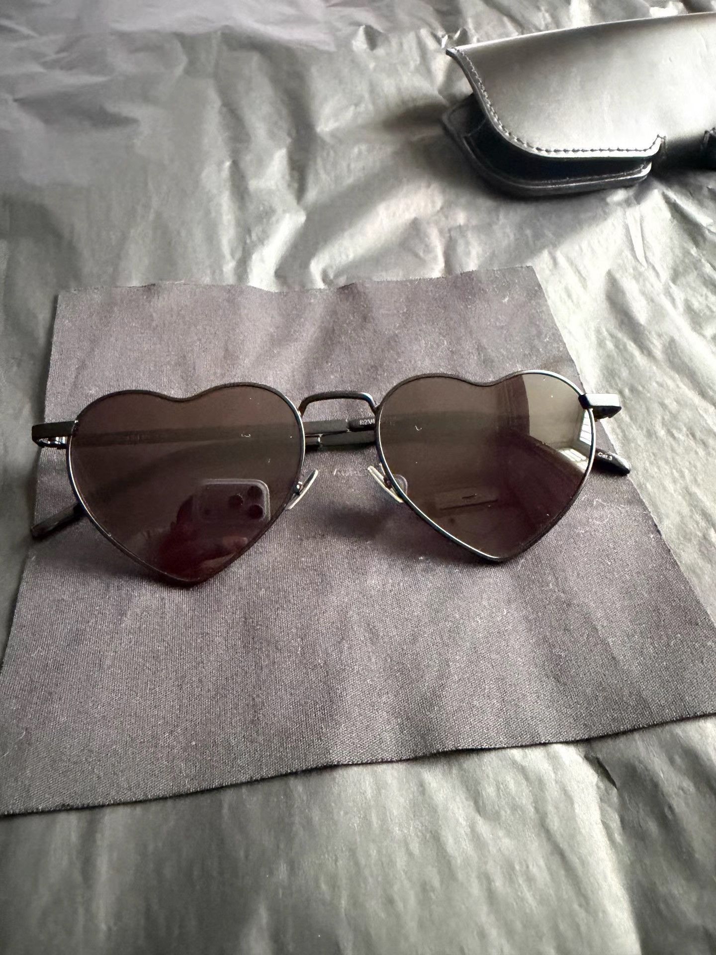 Saint Laurent Paris Heart-Shaped Black Sunglasses Size ONE SIZE - 6 Thumbnail