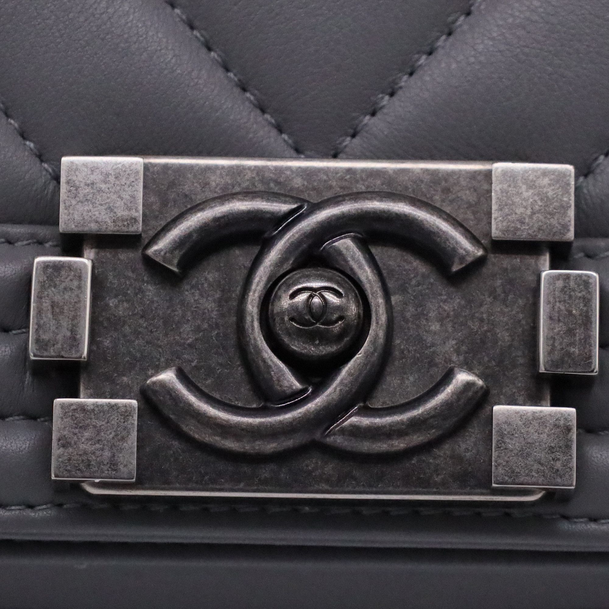 Chanel Chanel Small Boy Flap Shoulder Bag in Grey Calf Leather Size ONE SIZE - 9 Thumbnail