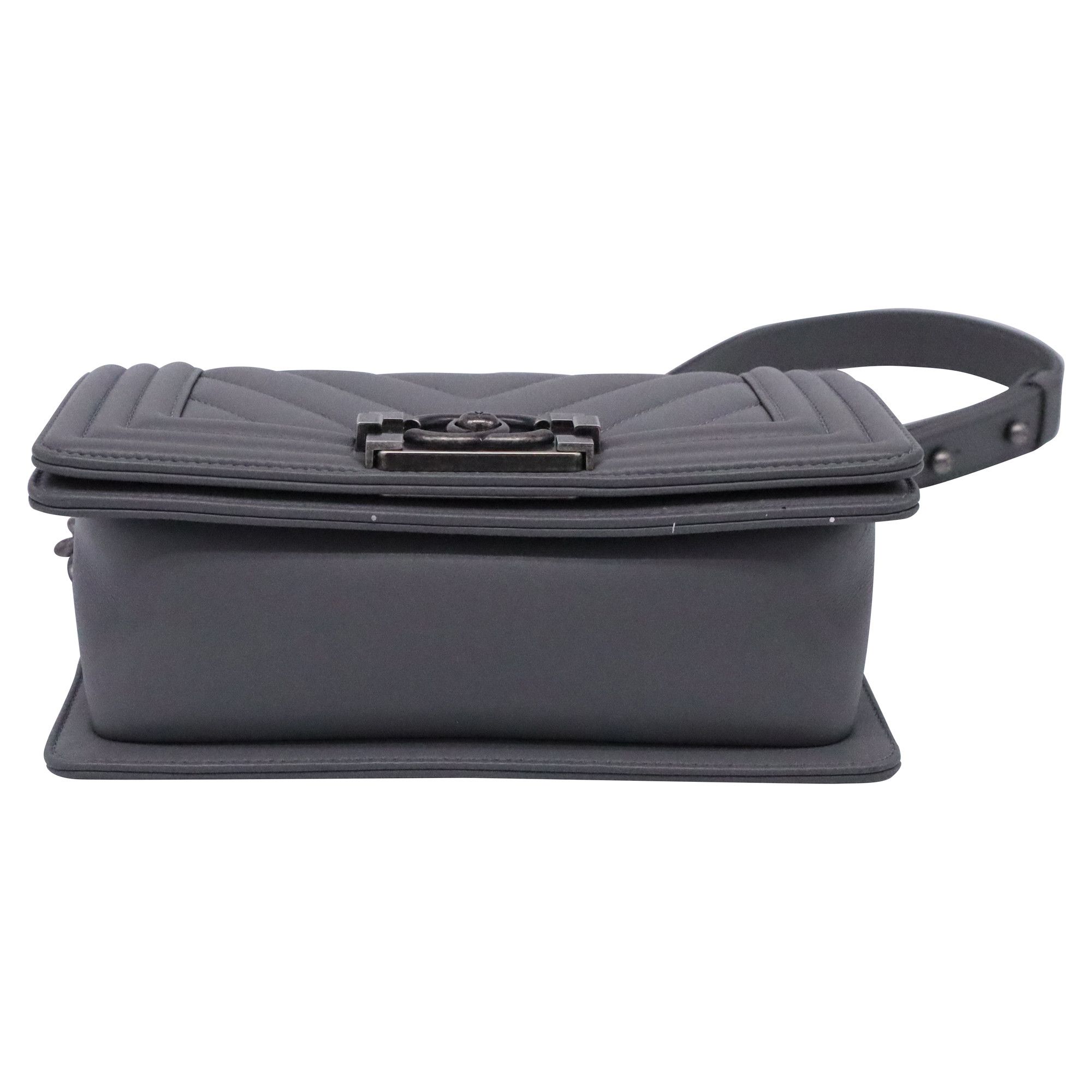 Chanel Chanel Small Boy Flap Shoulder Bag in Grey Calf Leather Size ONE SIZE - 5 Thumbnail