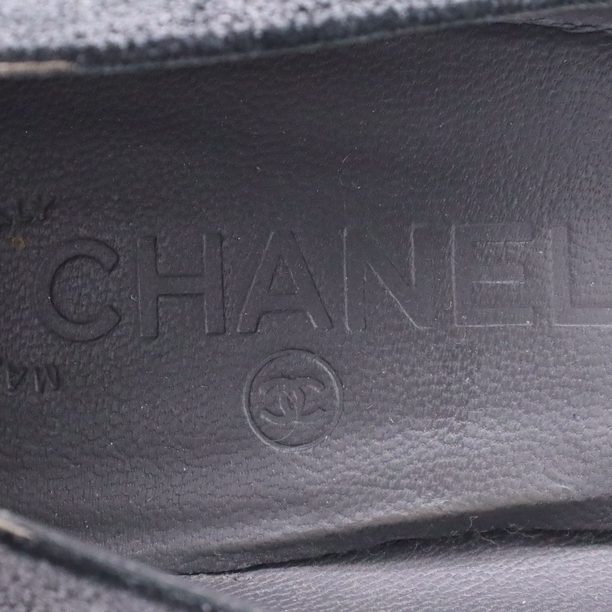 Chanel Chanel CC Distressed Accent Pumps in Grey Suede Size US 7.5 / IT 37.5 - 5 Thumbnail