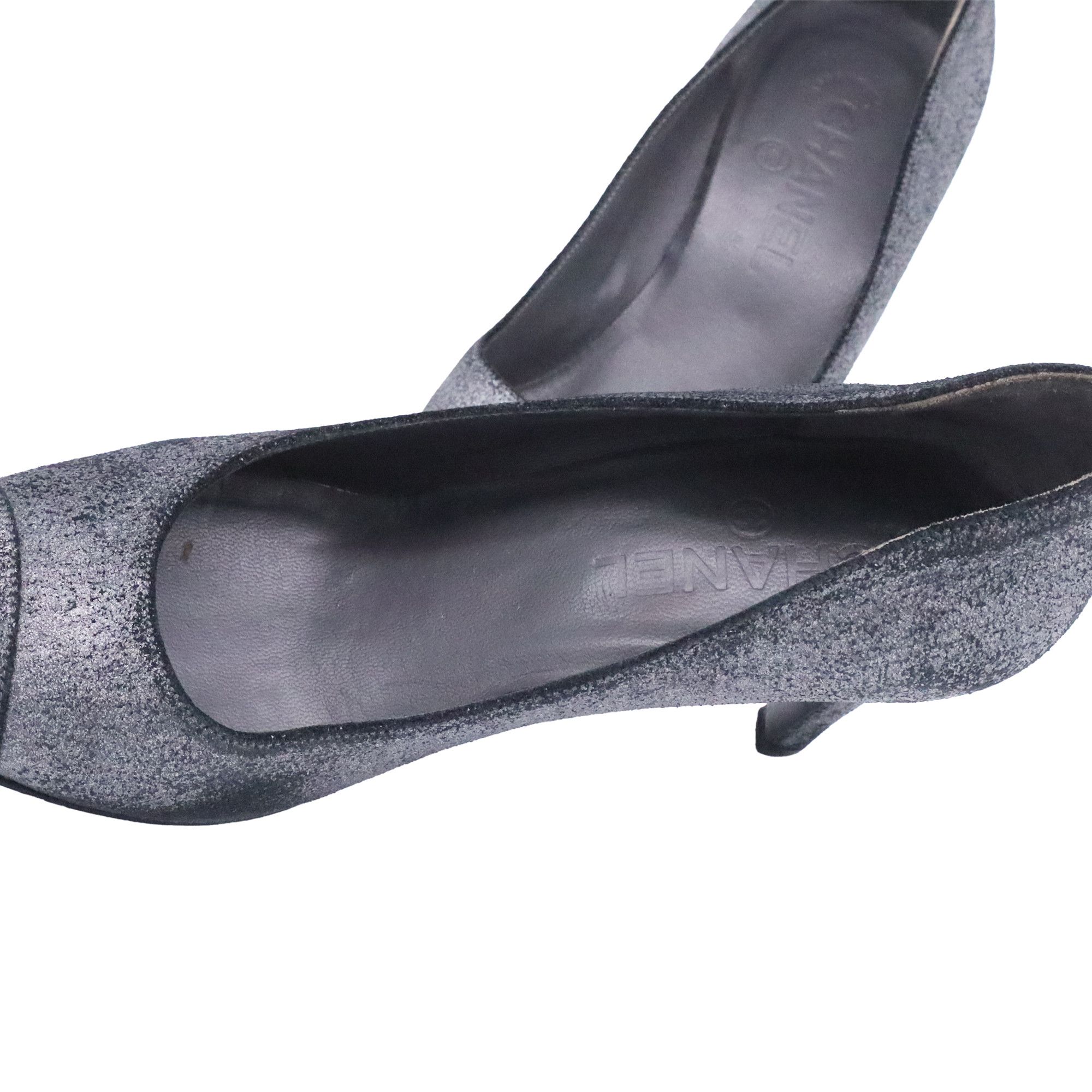 Chanel Chanel CC Distressed Accent Pumps in Grey Suede Size US 7.5 / IT 37.5 - 7 Thumbnail