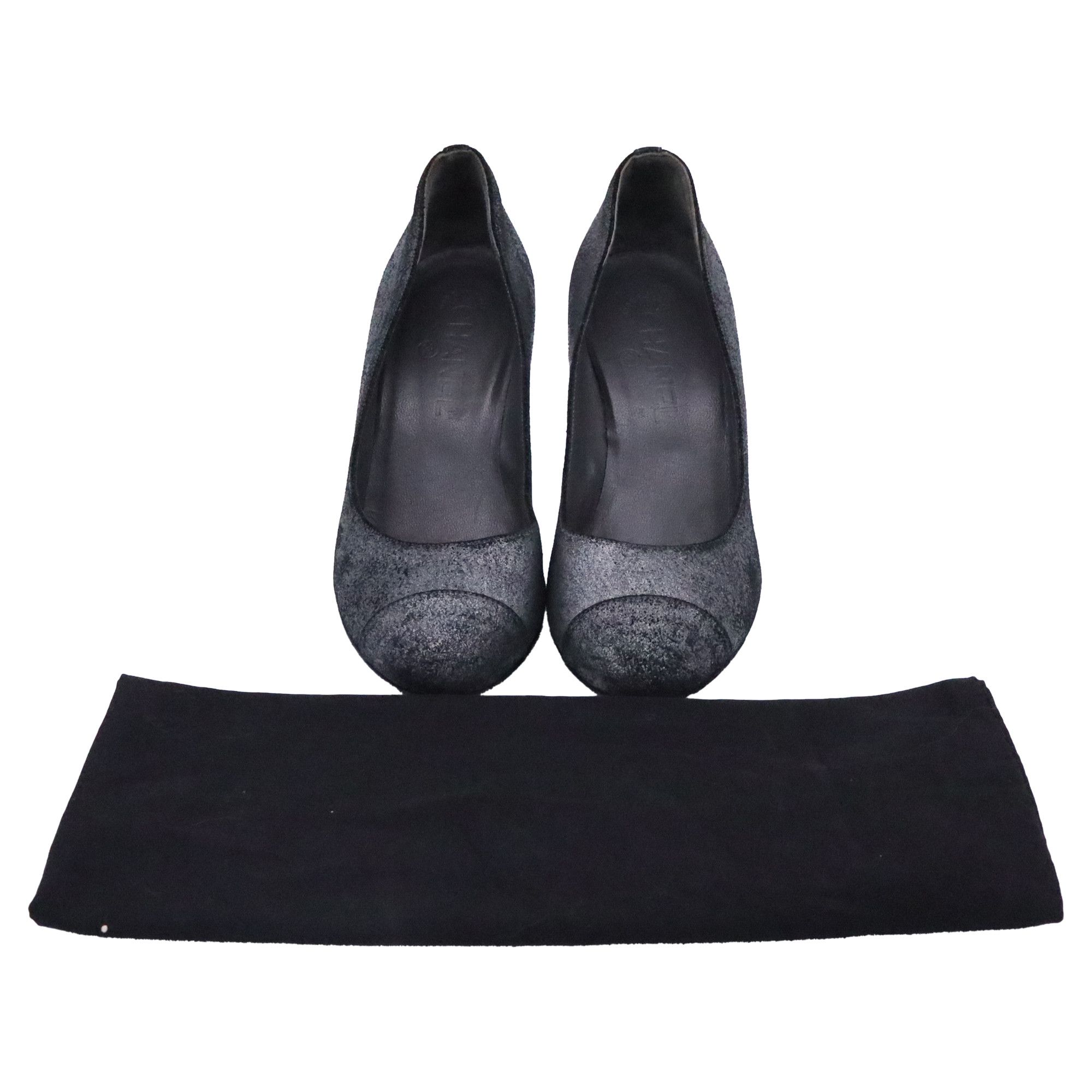 Chanel Chanel CC Distressed Accent Pumps in Grey Suede Size US 7.5 / IT 37.5 - 8 Thumbnail