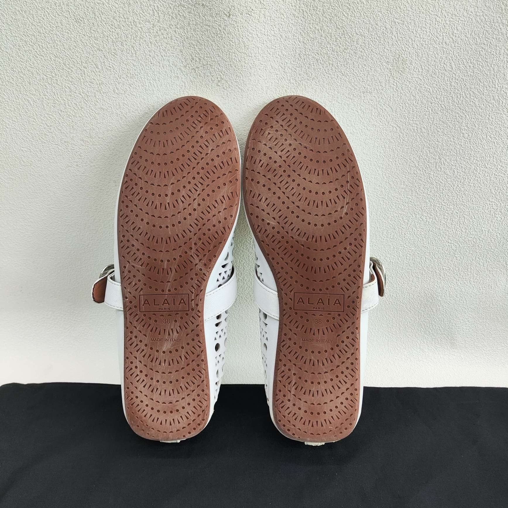 Alaia Alaia White Laser-Cut Flat Shoes Size 38 Size US 8 / IT 38 - 8 Thumbnail